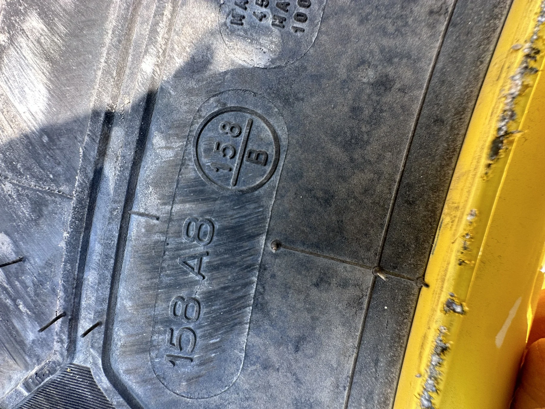 USED 85% 480/80R46 Michelin AgriBib 2 R-1W (158A8/158B) TL on a 16 X 46 JD Yellow 10 Bolt Dual image 7
