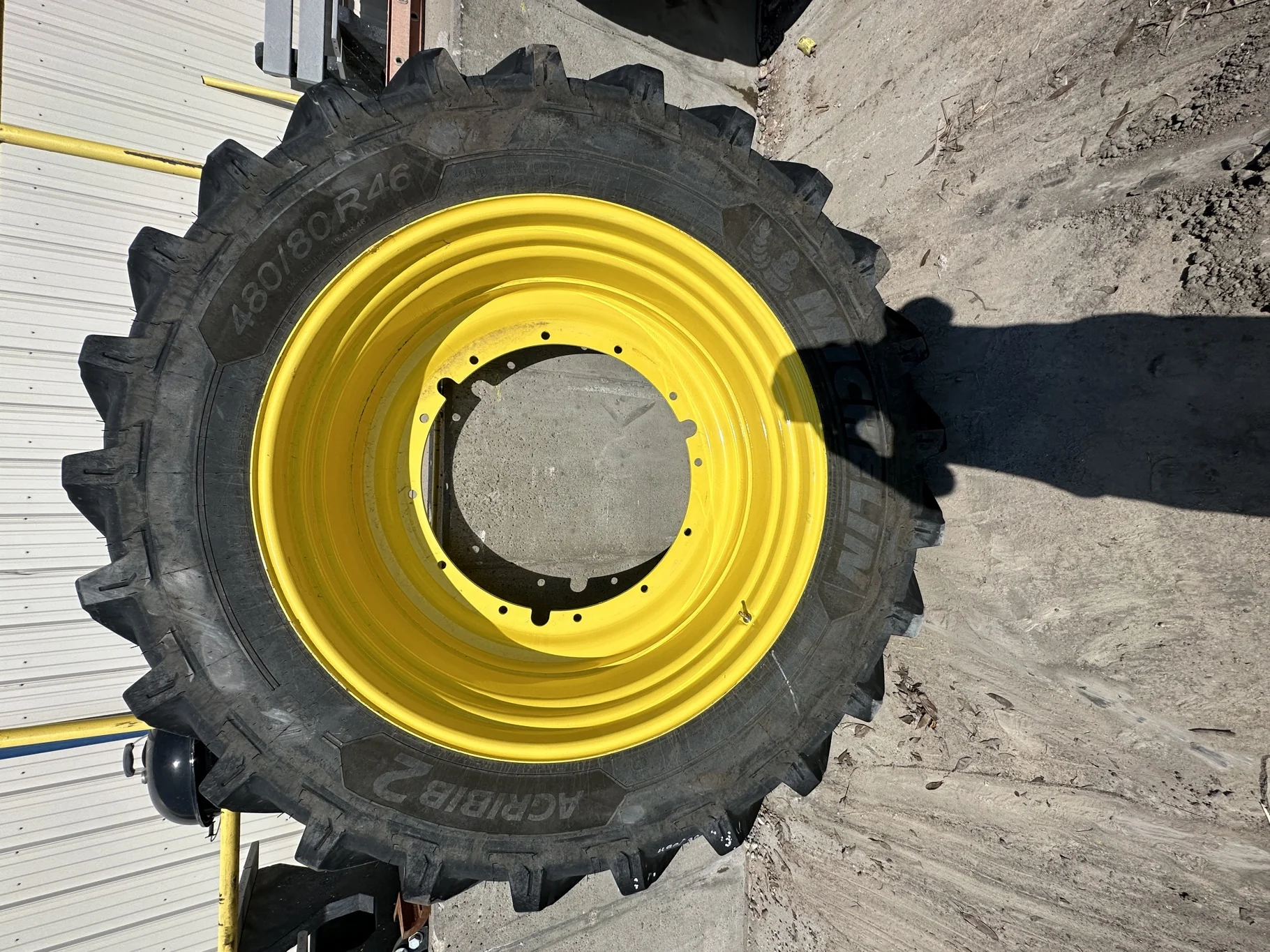 USED 90% 480/80R46 Michelin AgriBib 2 R-1W (158A8/158B) TL on a 16 X 46 JD Yellow 12 Bolt Stub image 2