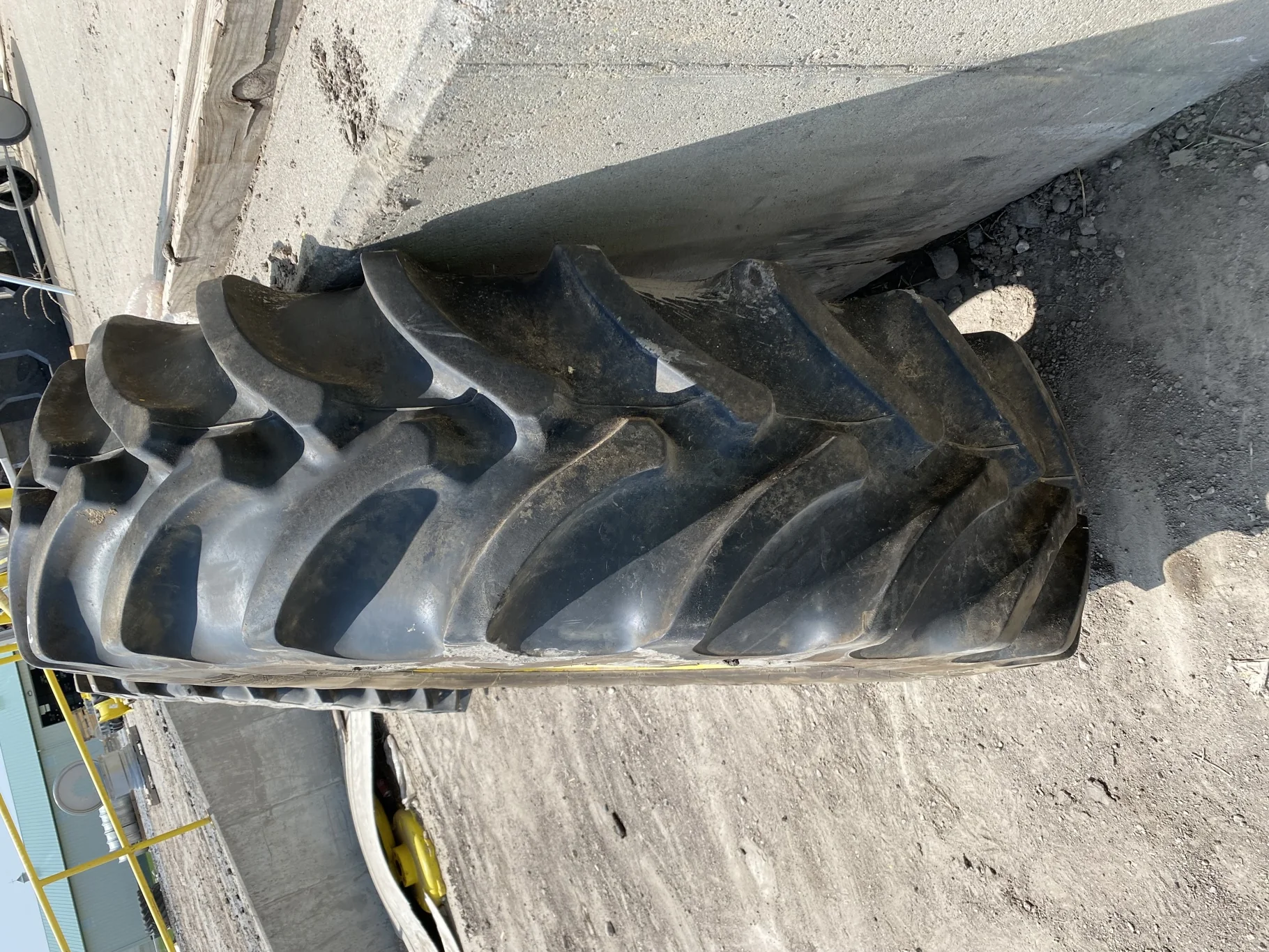 Used 85% 420/85R34 Firestone Radial All Traction DT R-1W 147A8 TL on a 13 x 34 JD Yellow Waffl image 3
