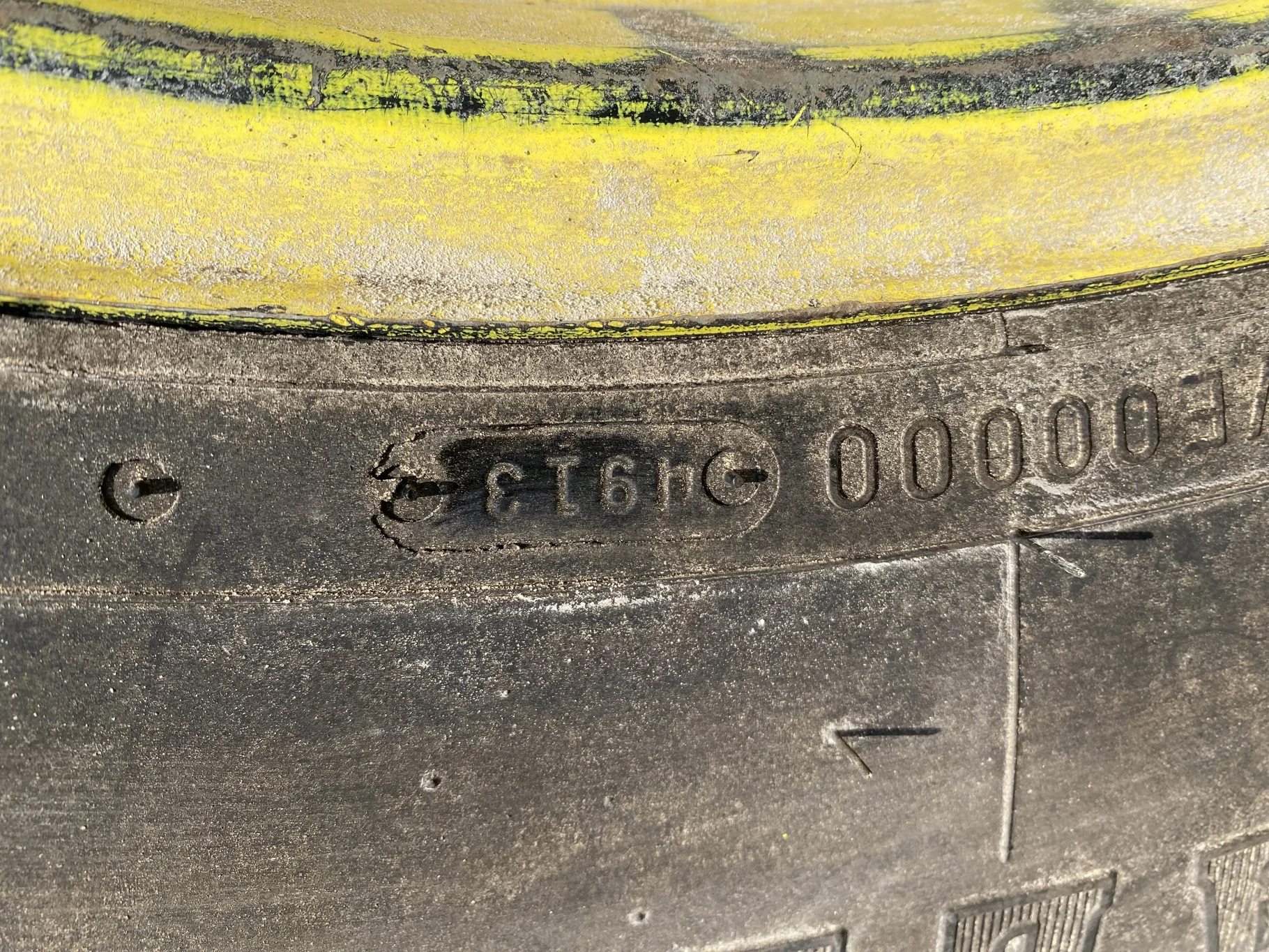 Used 85% 420/85R34 Firestone Radial All Traction DT R-1W 147A8 TL on a 13 x 34 JD Yellow Waffl image 4