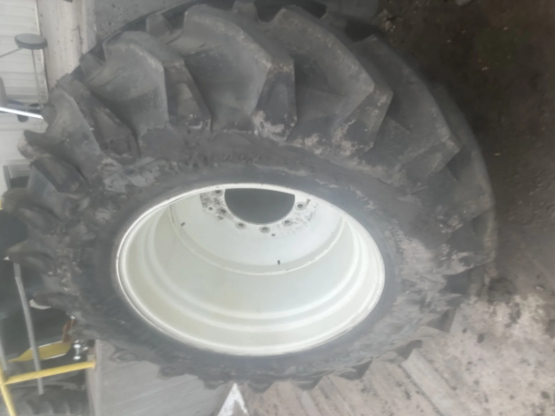 USED 98% 540/65R30 Trelleborg TM800 High Speed R-1W 150D TL on a 18 X 30 NH 10 Bolt (.812) 5/8" Stra