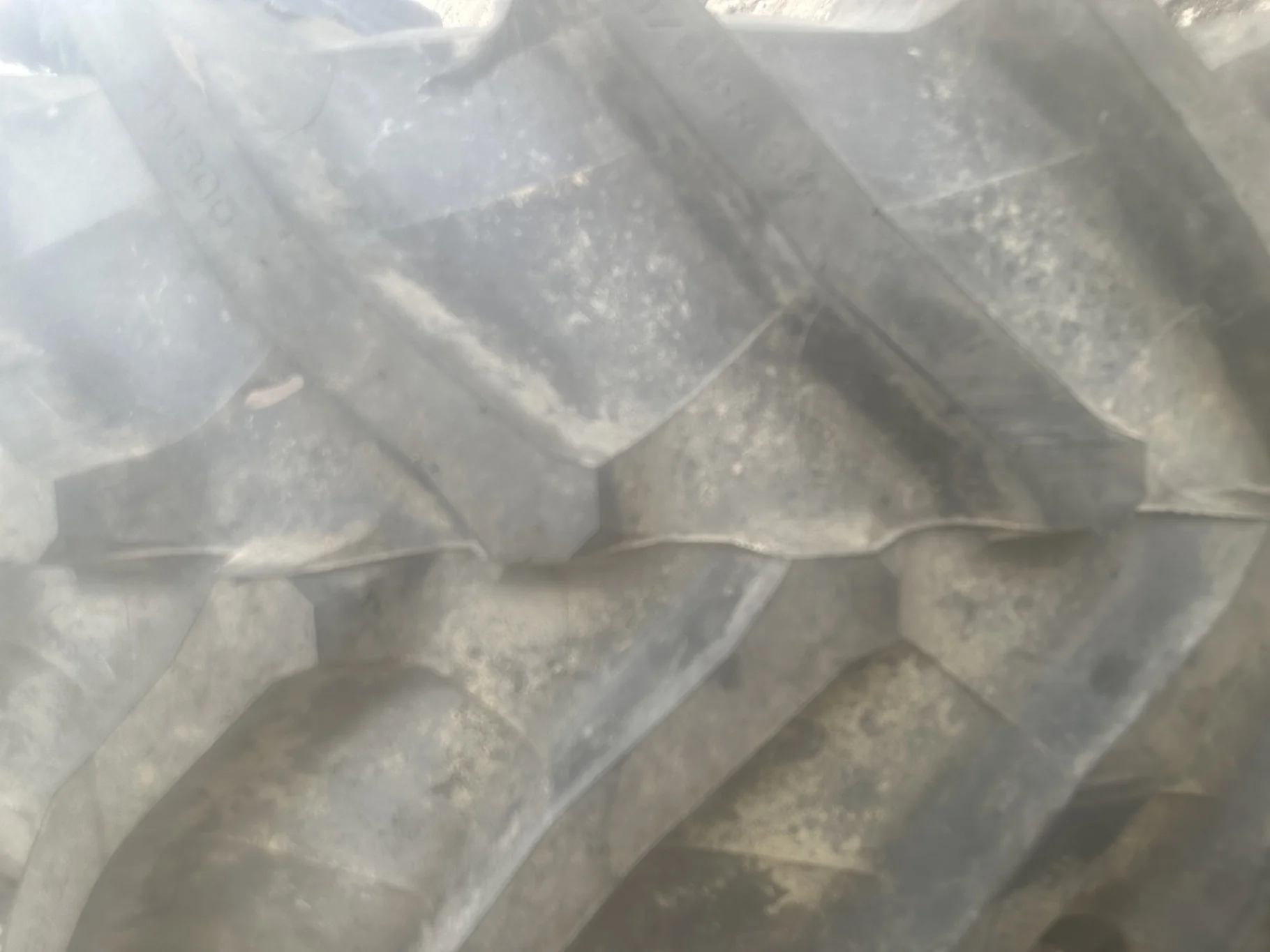 USED 98% 540/65R30 Trelleborg TM800 High Speed R-1W 150D TL on a 18 X 30 NH 10 Bolt (.812) 5/8" Stra image 4