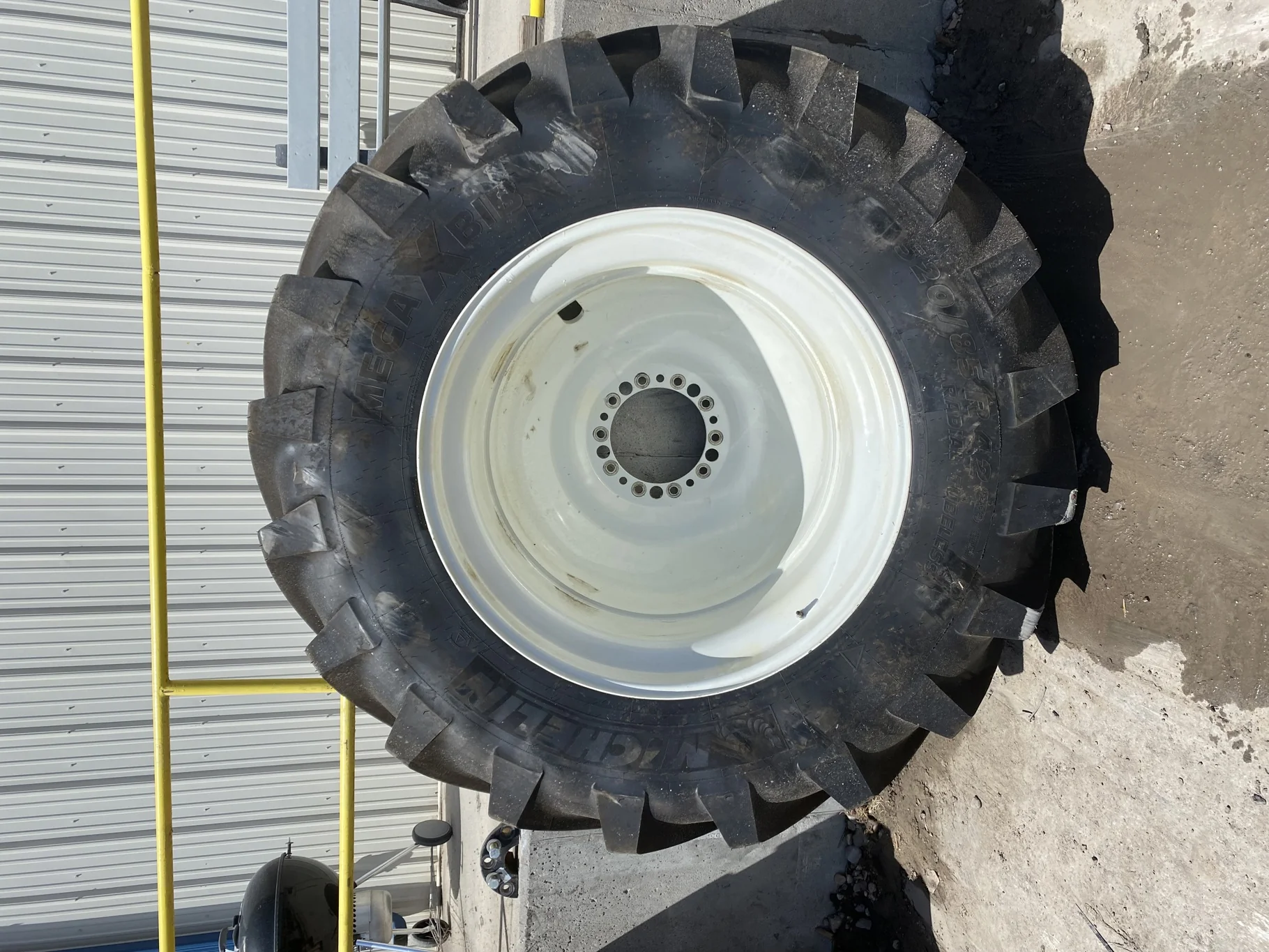 Used 98% 520/85R42 (20.8R42) Michelin MegaXbib R-1W 162A8 TL on a 18 x 42 NH White 20 Bolt (. image 2