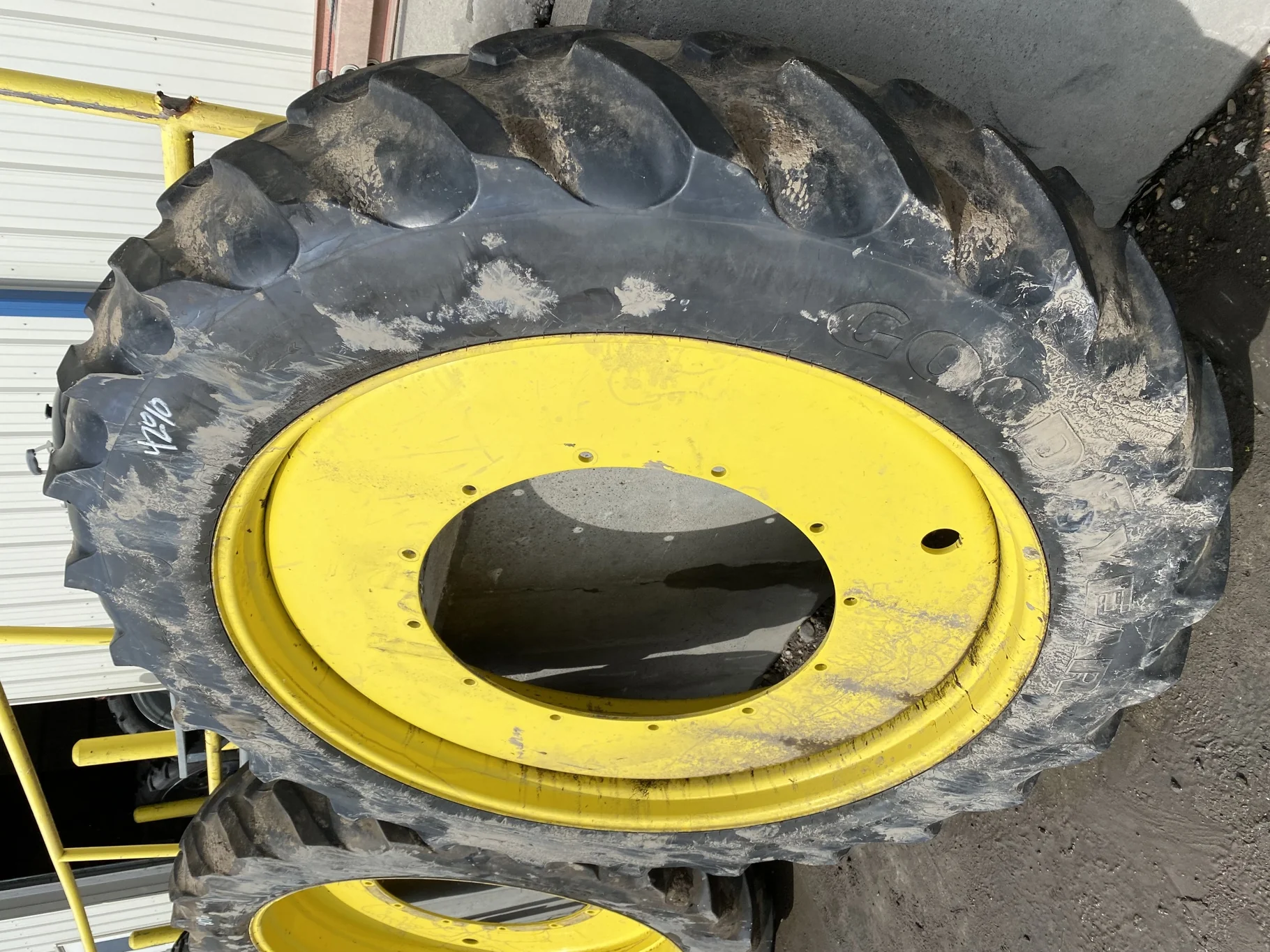Used 42% 380/90R54 Goodyear Super Traction Radial DT800 on 12 X 54 JD Yellow 12 Bolt (.937) 12-32.04