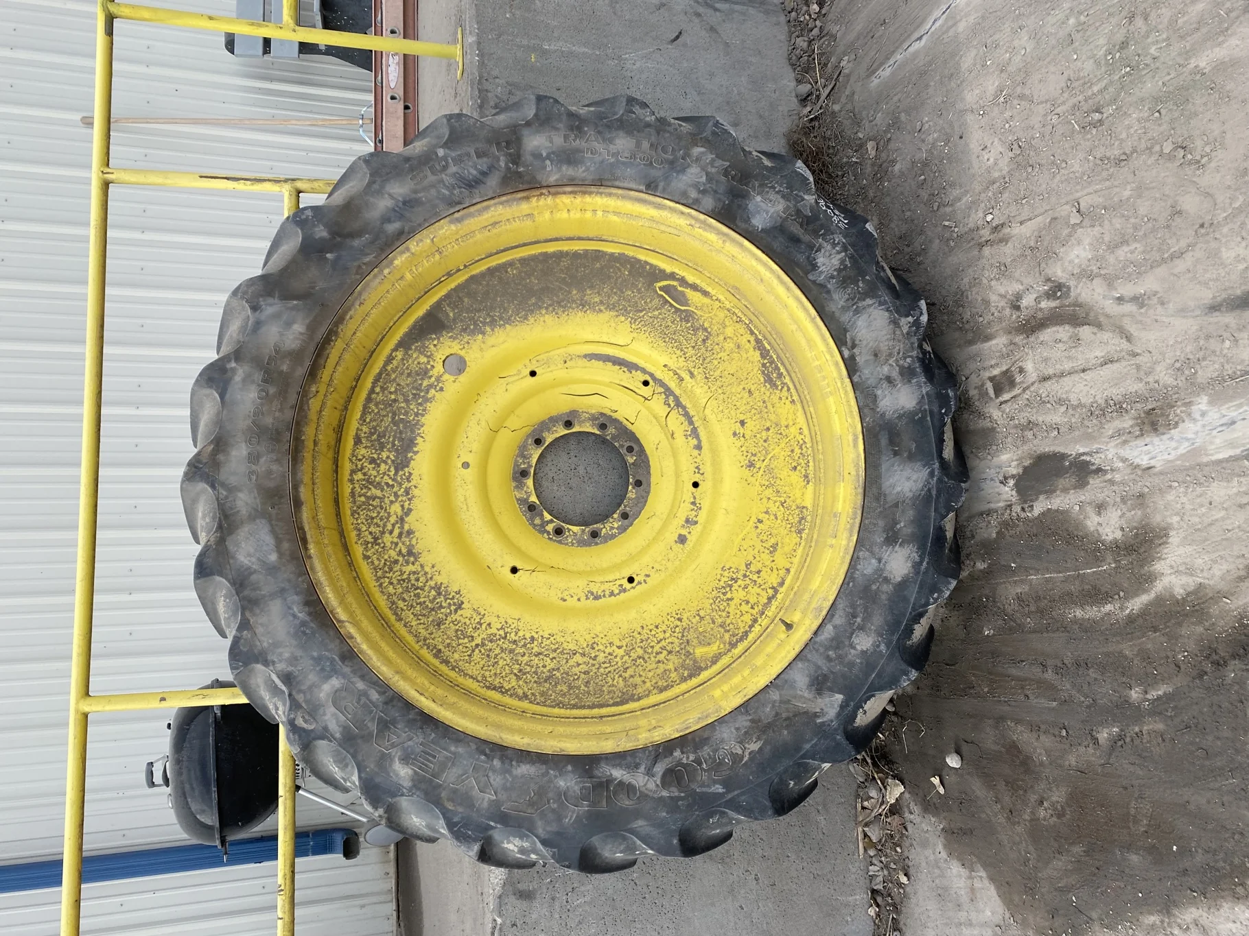Used 42% 380/90R54 Goodyear Super Traction Radial DT800 on 12 X 54 John Deere Yellow 10 Bolt (.937)