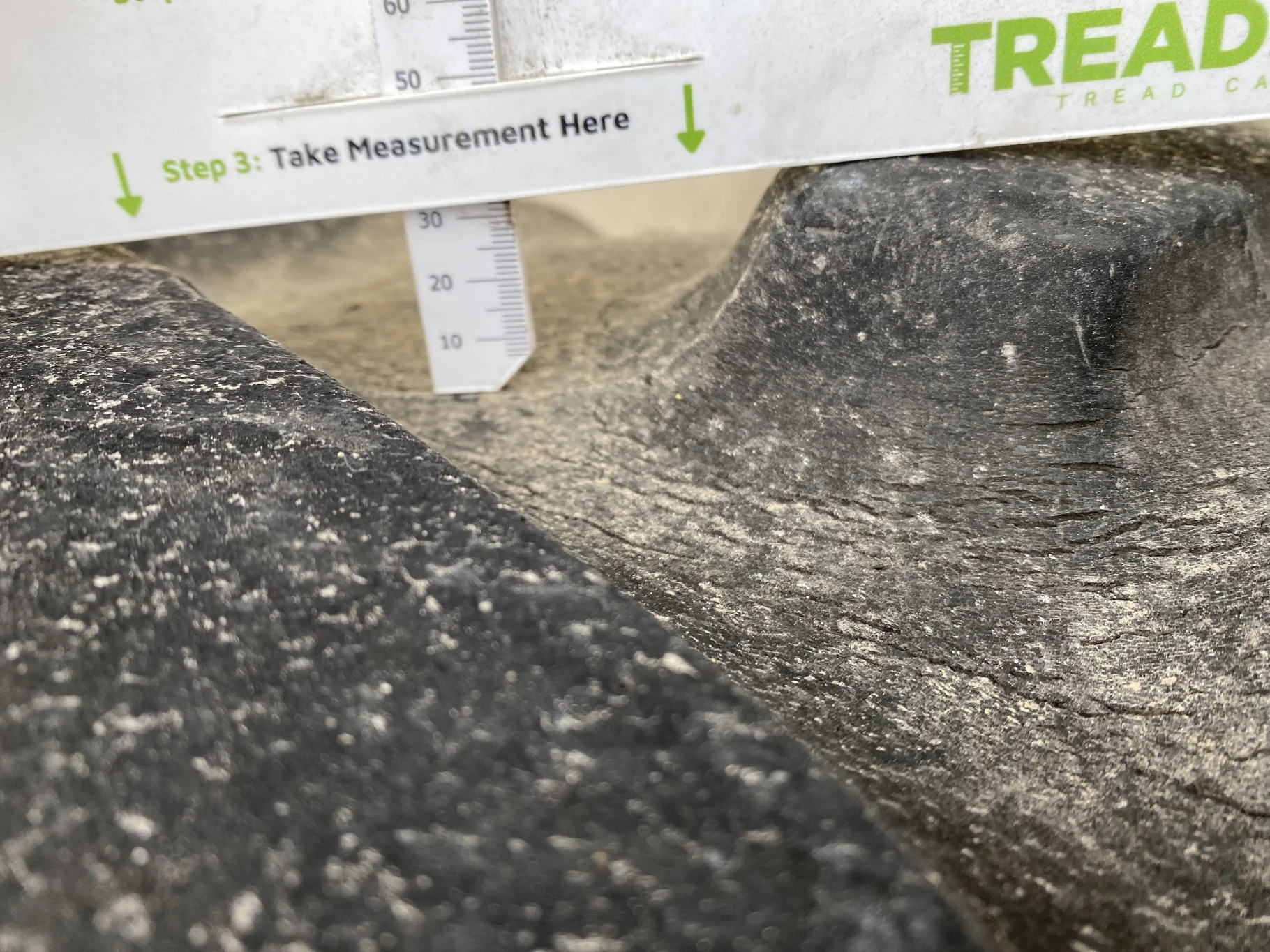 Used 42% 380/90R54 Goodyear Super Traction Radial DT800 on 12 X 54 John Deere Yellow 10 Bolt (.937) image 4