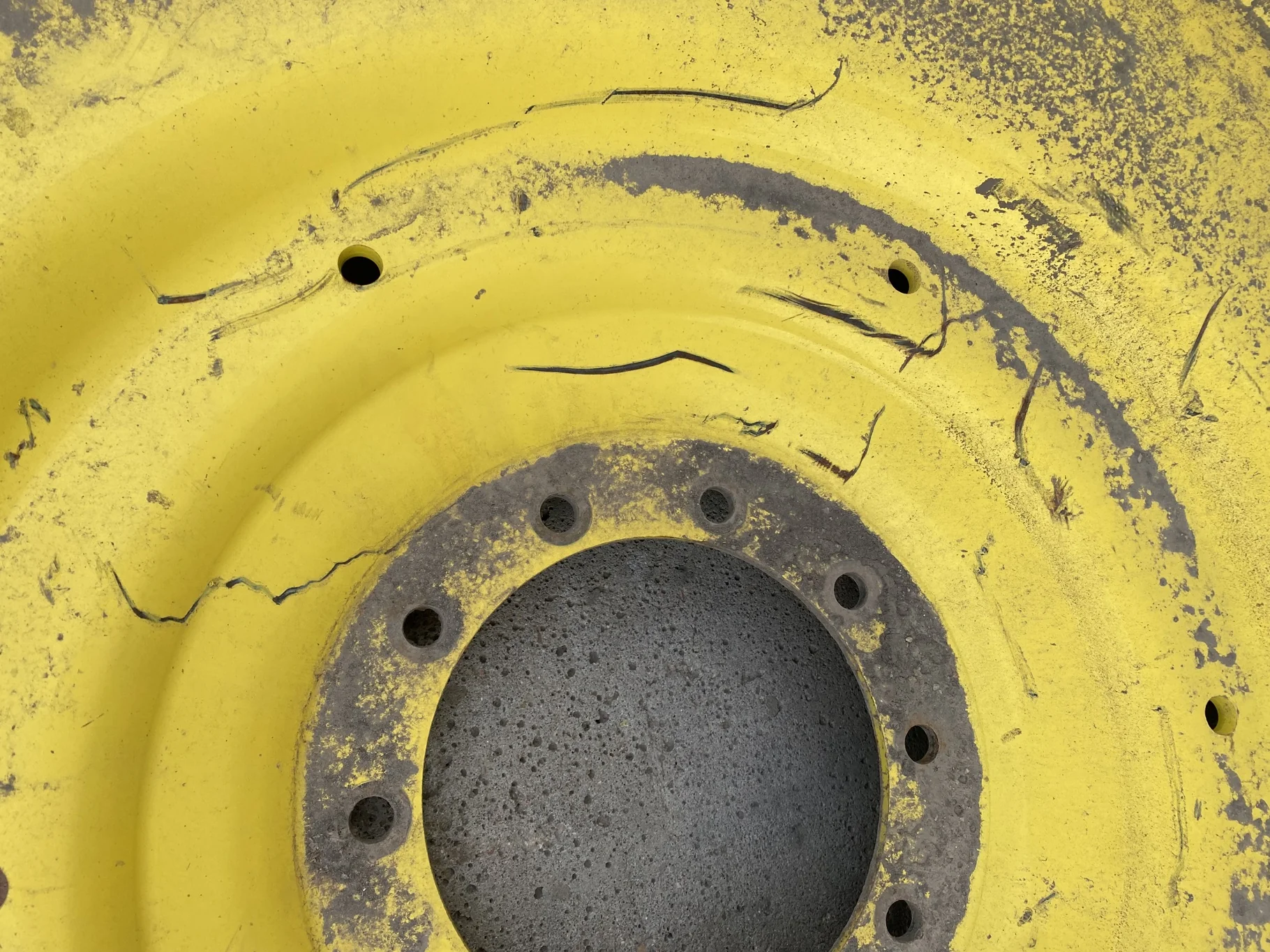 Used 42% 380/90R54 Goodyear Super Traction Radial DT800 on 12 X 54 John Deere Yellow 10 Bolt (.937) image 6