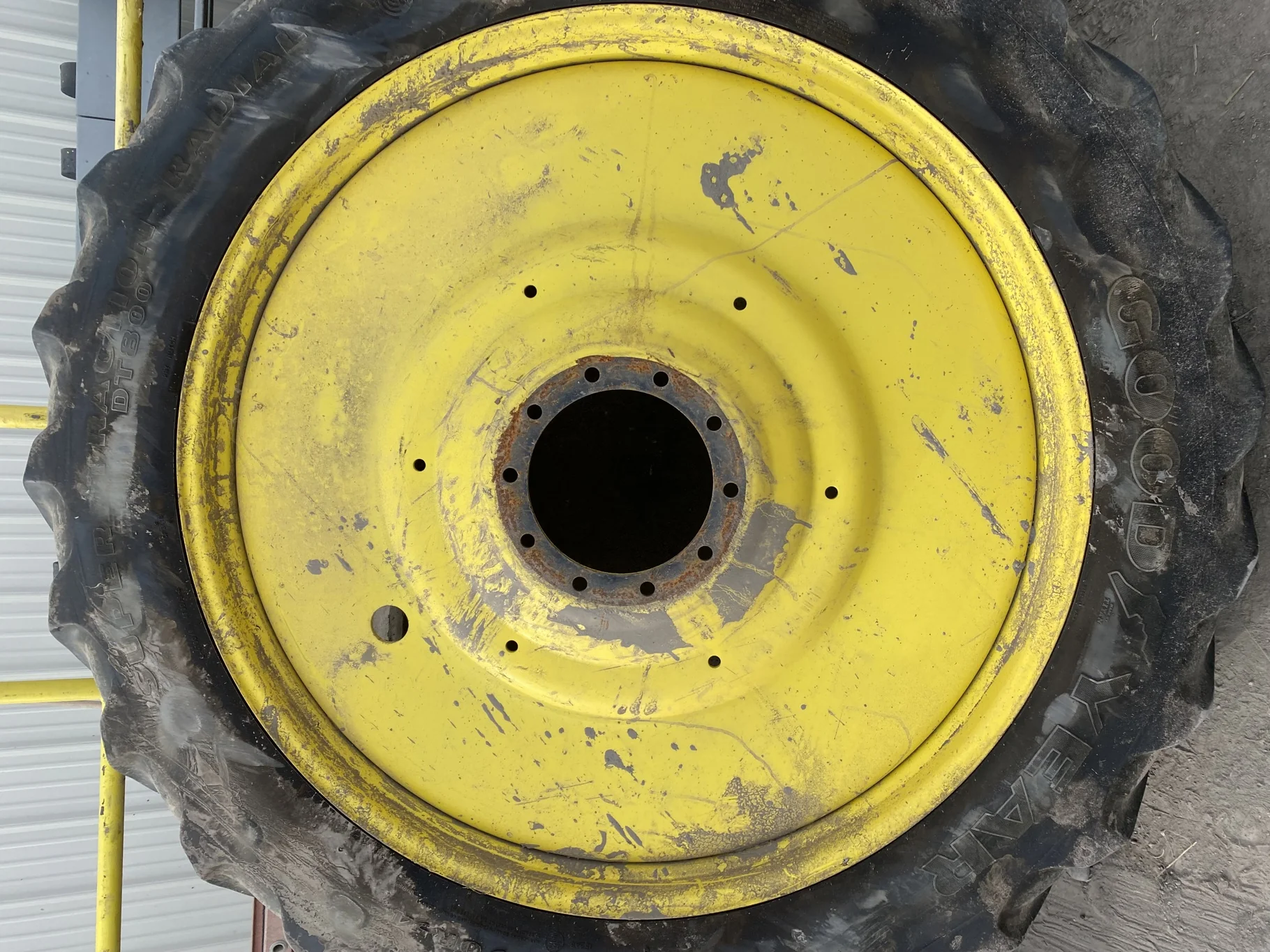 Used 42% 380/90R54 Goodyear Super Traction Radial DT800 on 12 X 54 John Deere Yellow 10 Bolt (.937) image 9
