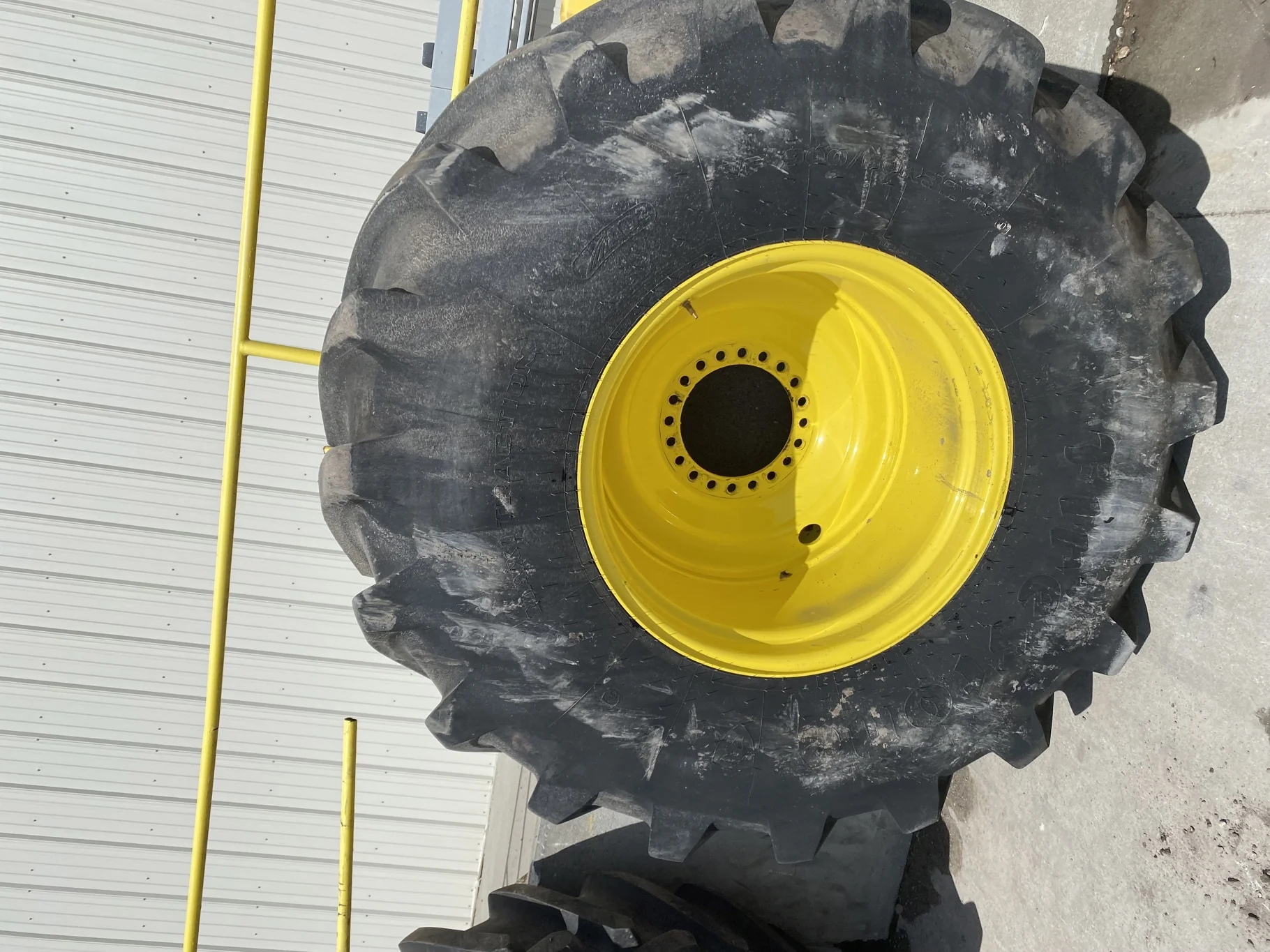 Used 90% VF900/60R32 CFO Firestone Maxi Traction R-1W 193B TL on a 30 x 32 JD 20 Bolt Combine Drive image 2