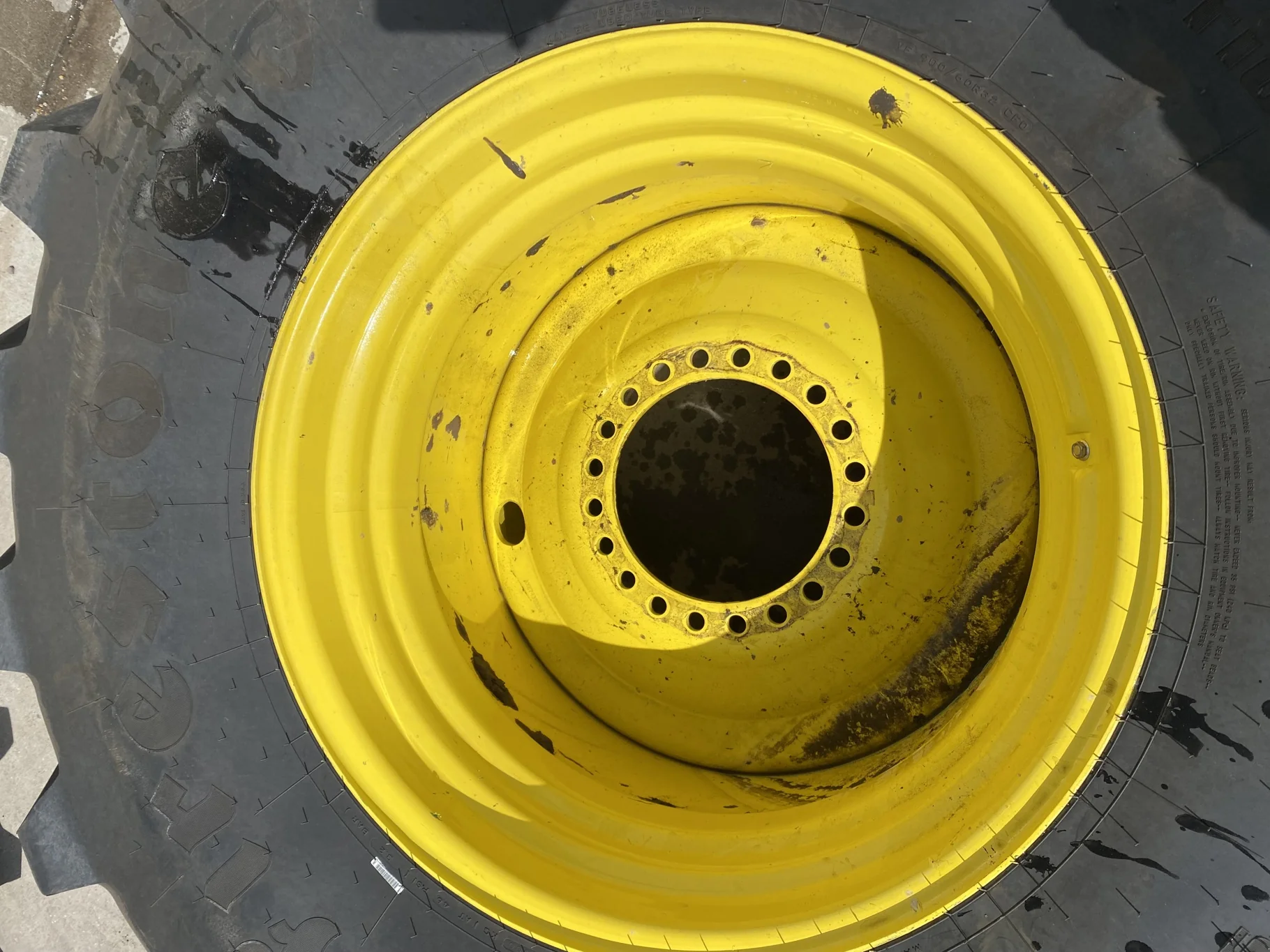 Used 90% VF900/60R32 CFO Firestone Maxi Traction R-1W 193B TL on a 30 x 32 JD 20 Bolt Combine Drive image 8