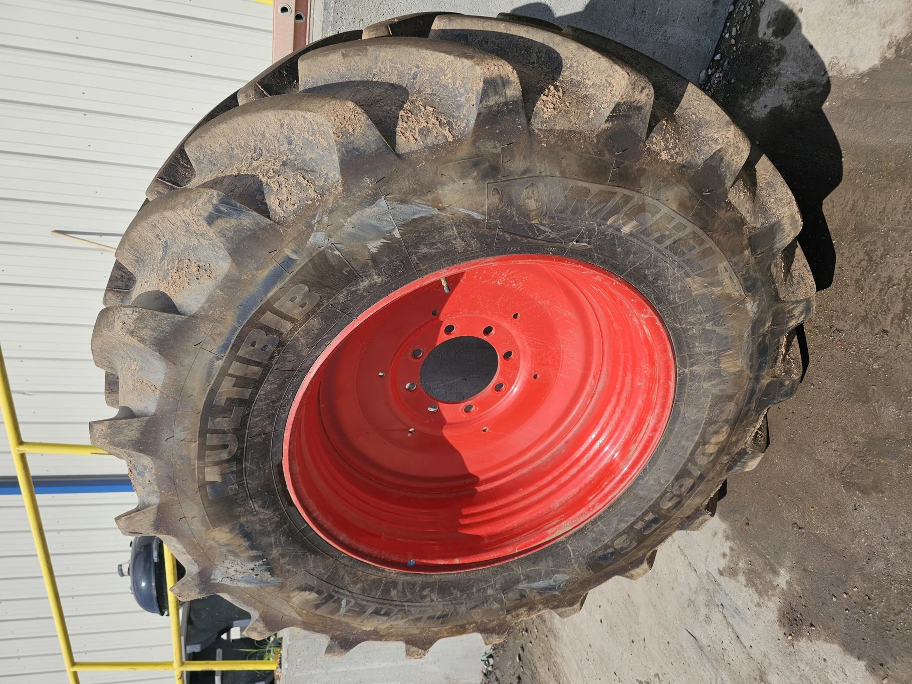 Take Off 600/65R34 Michelin Multibib 151D TL on a 18 X 34 Fendt Red Straight Plate Wheel 8 bolt (Lug