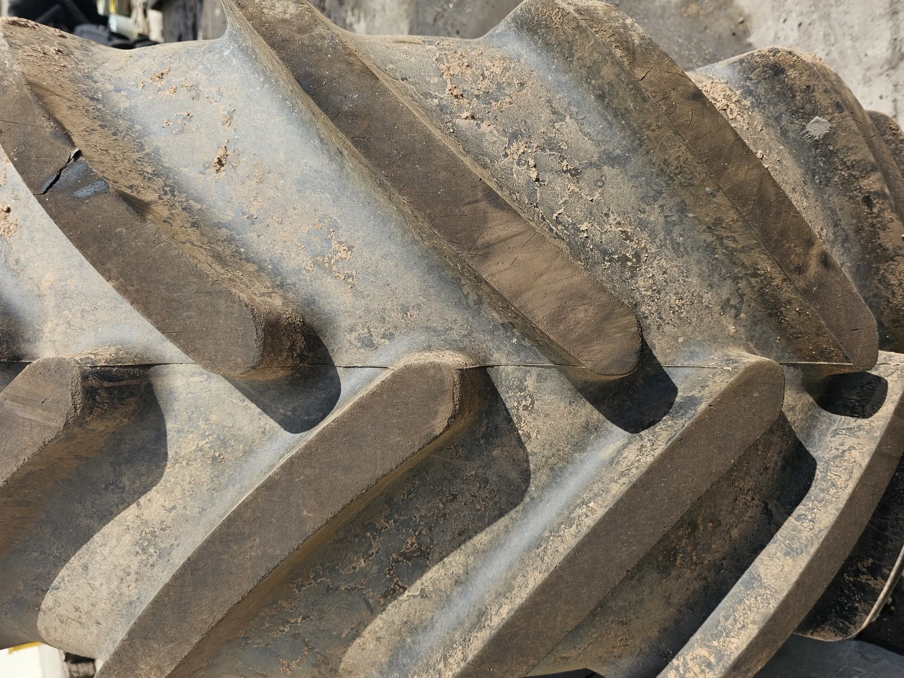 Take Off 600/65R34 Michelin Multibib 151D TL on a 18 X 34 Fendt Red Straight Plate Wheel 8 bolt (Lug image 3