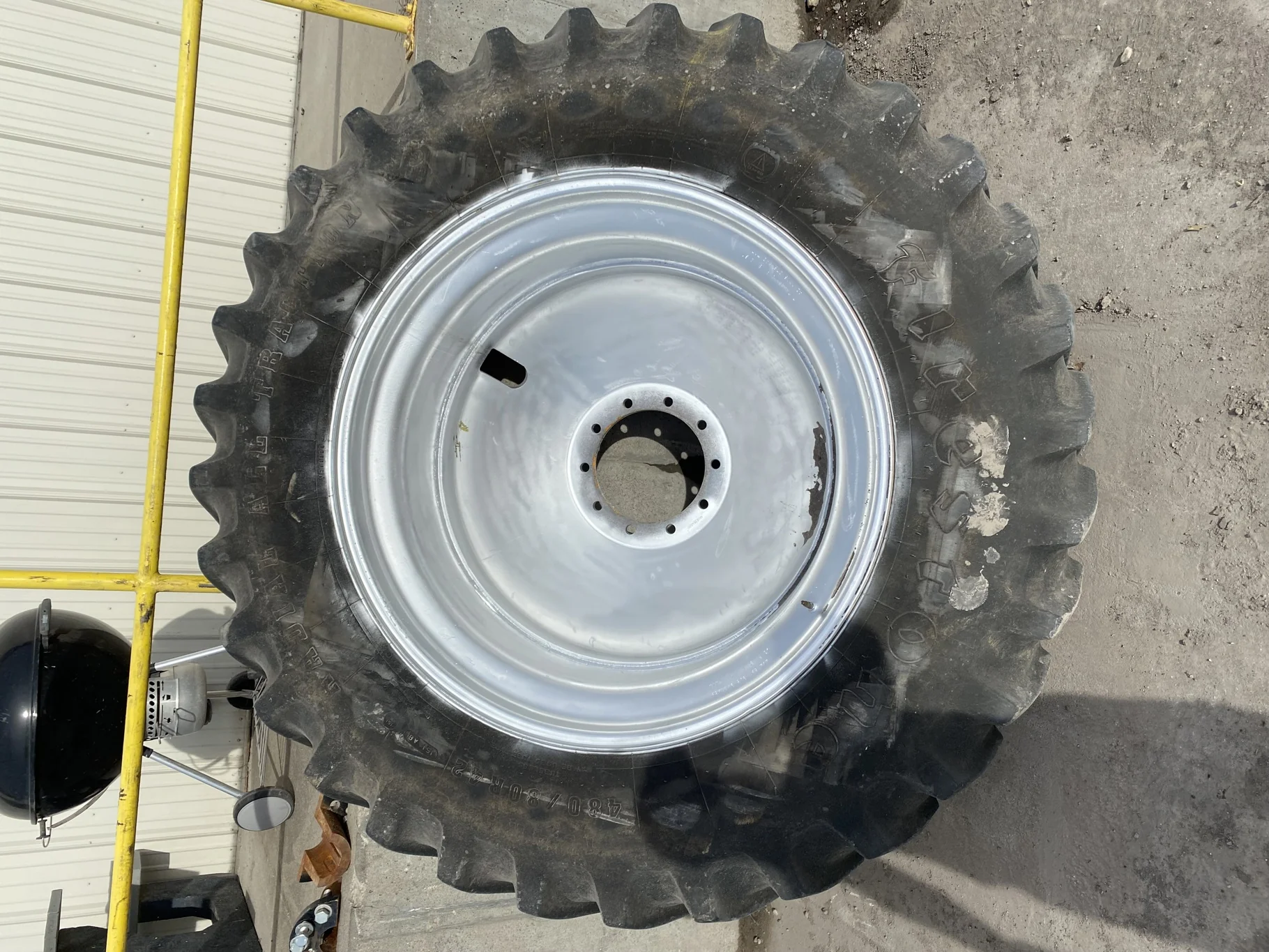 Used 98% 480/80R42 Firestone Radial All Traction 23 R-1 (151B) TL on 16 x 42 Case Silver Outside DD image 2