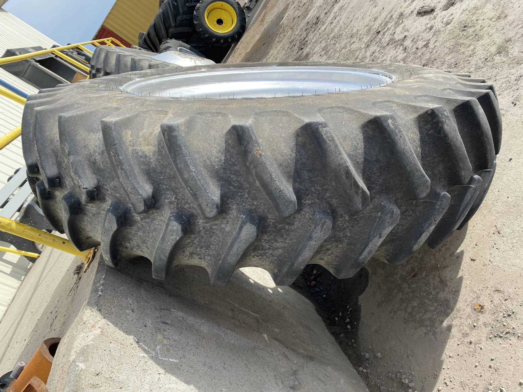 Used 98% 480/80R42 Firestone Radial All Traction 23 R-1 (151B) TL on 16 x 42 Case Silver Outside DD image 3