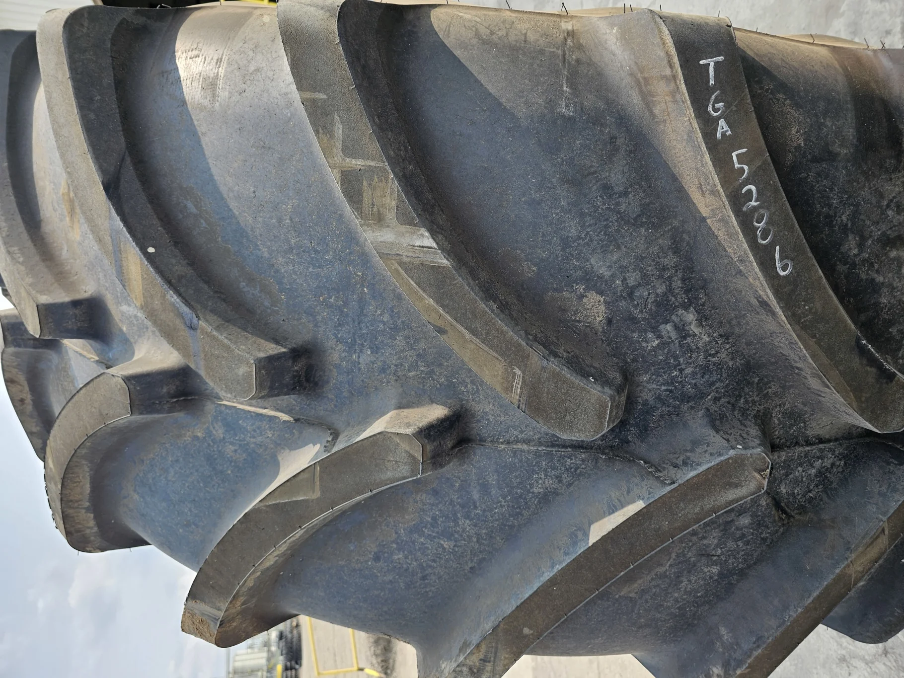 Used 98% 800/70R38 Firestone Maxi Traction R-1W 173D TL on a 27 x 38 JD Stub Disc 12 Hole JD"55" Wh image 2