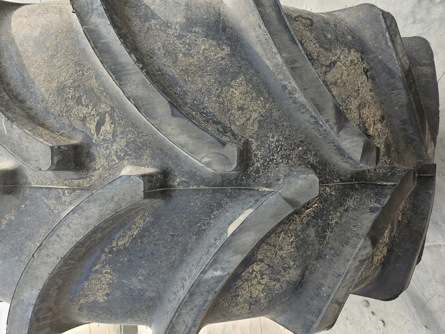 Used 98% 800/70R38 Firestone Maxi Traction R-1W 173D TL on a 25 x 38 JD Yellow 10 Bolt (.937) image 4