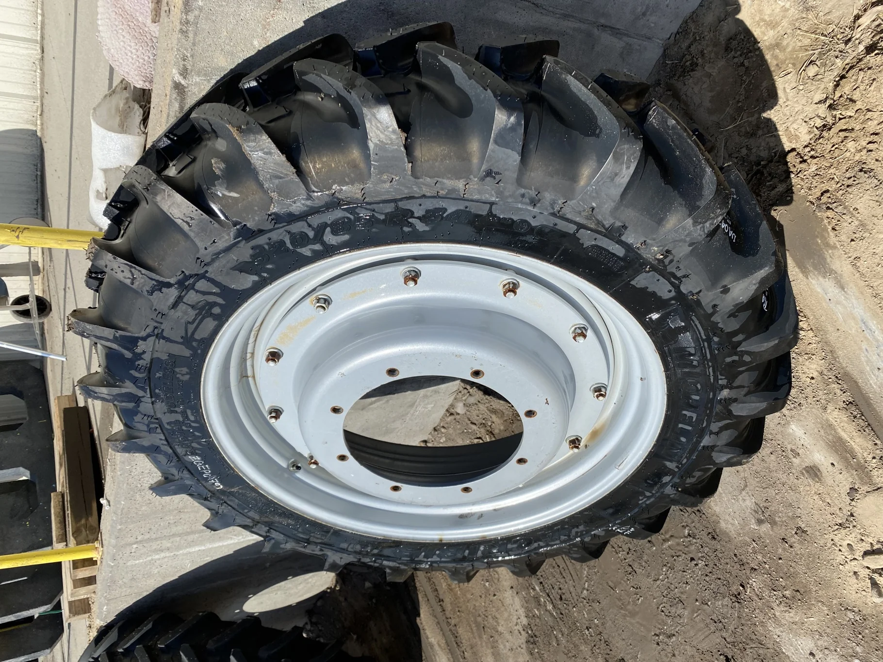 Take Off 320/85R34 (12.4R34) Michelin AgriBib 2 R-1W 133A8/133B TL on a 10 X 34 CIH Silver 12 Bolt S