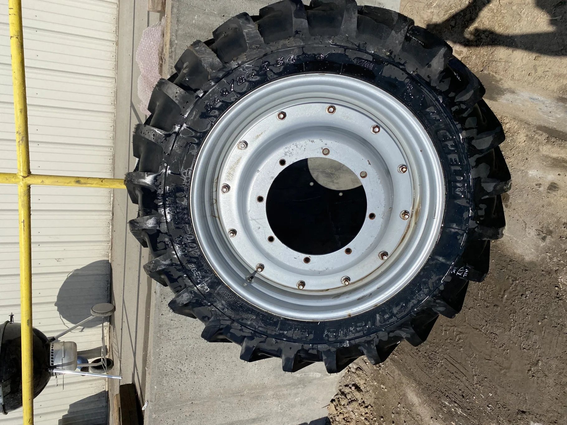 Take Off 320/85R34 (12.4R34) Michelin AgriBib 2 R-1W 133A8/133B TL on a 10 X 34 CIH Silver 12 Bolt S image 2
