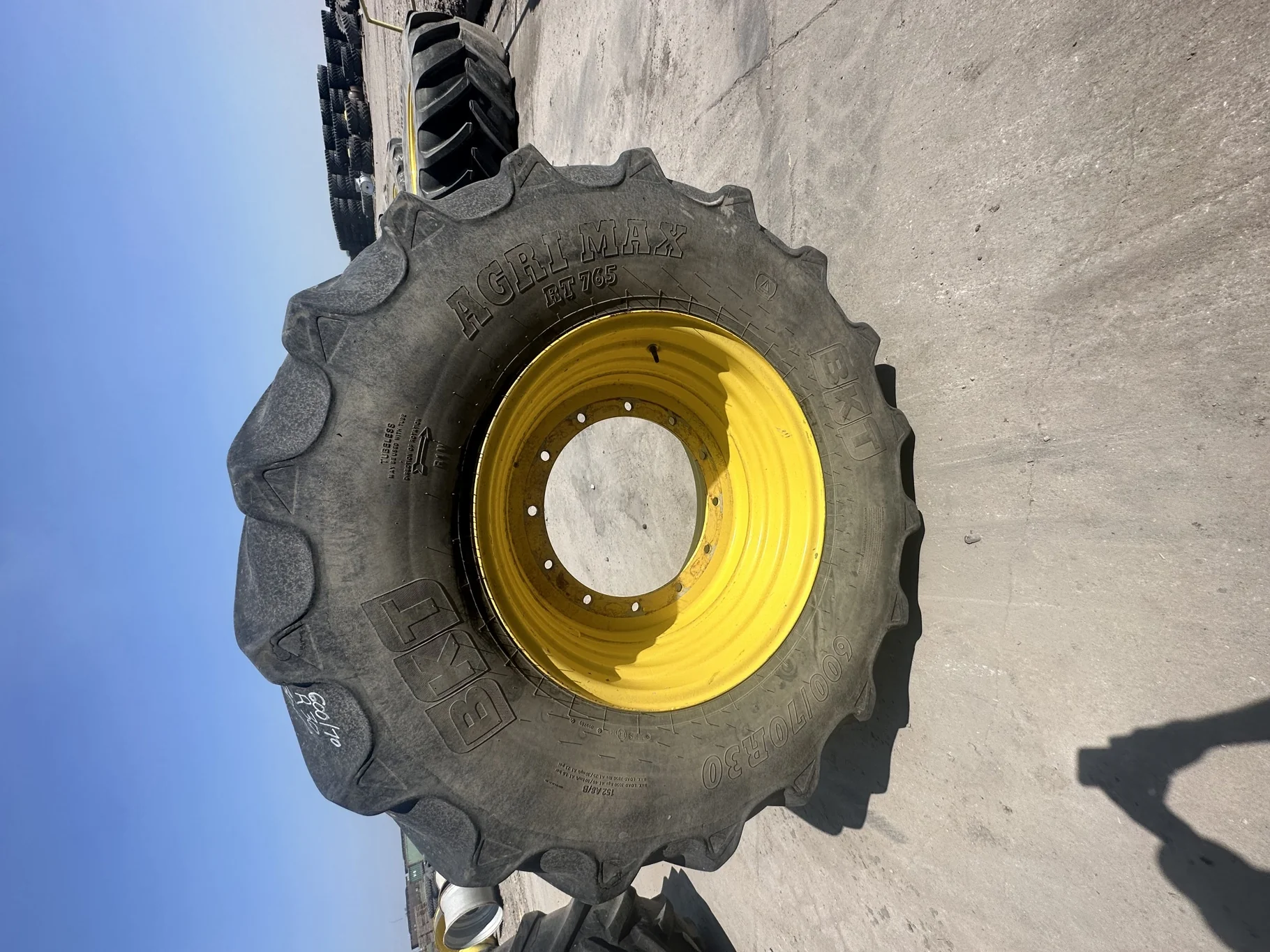 Used 35% 600/70R30 BKT Agrimax RT765 on 20 x 30 John Deere Yellow Large 12 Bolt Rim (Stubble, Uneven image 2