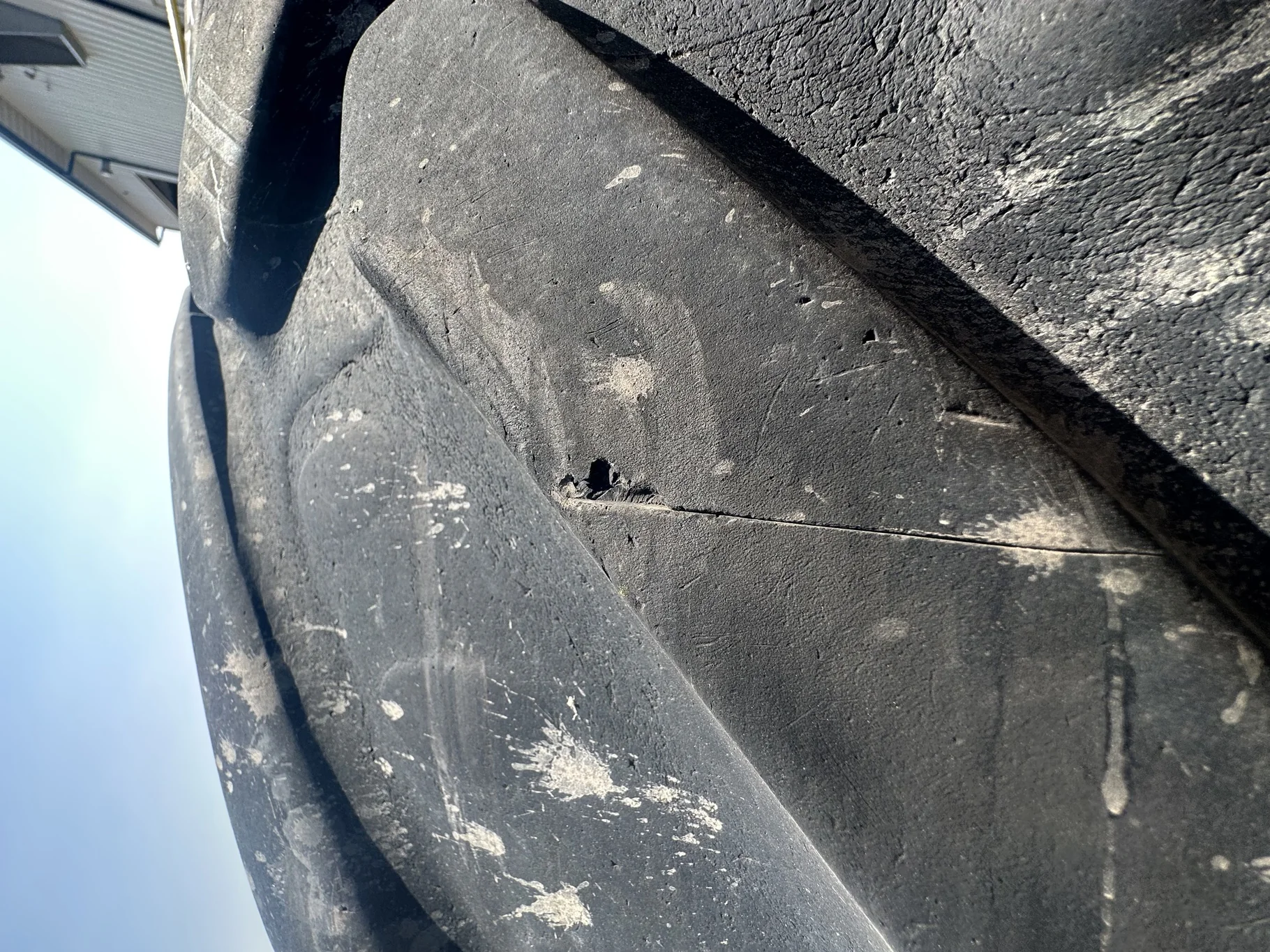 Used 35% 600/70R30 BKT Agrimax RT765 on 20 x 30 John Deere Yellow Large 12 Bolt Rim (Stubble, Uneven image 6