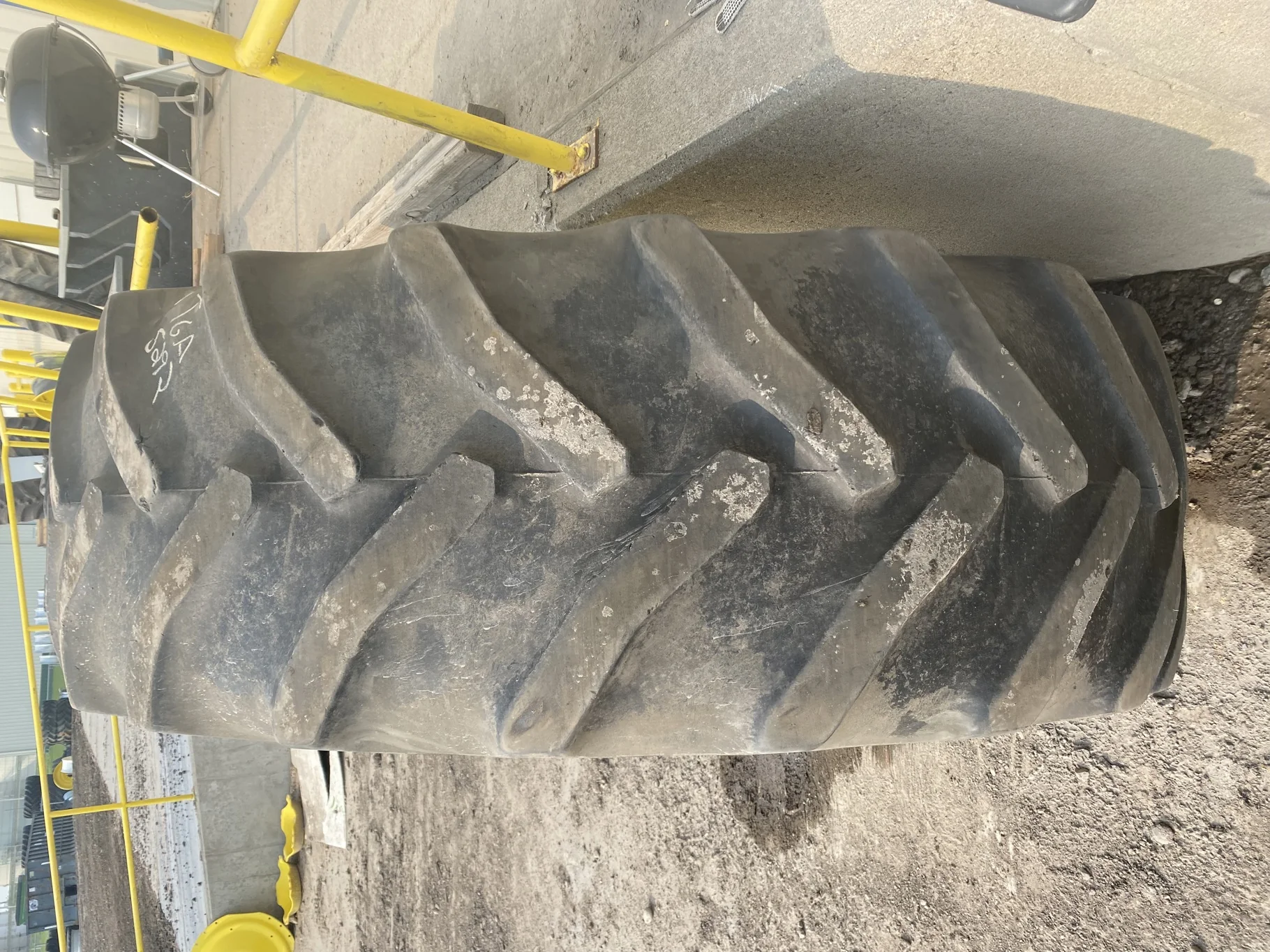Used 25% 620/70R46 Goodyear Super Traction Radial  on 20 x 46 John Deere Stub Disc (Stubble, Lug Stu image 3