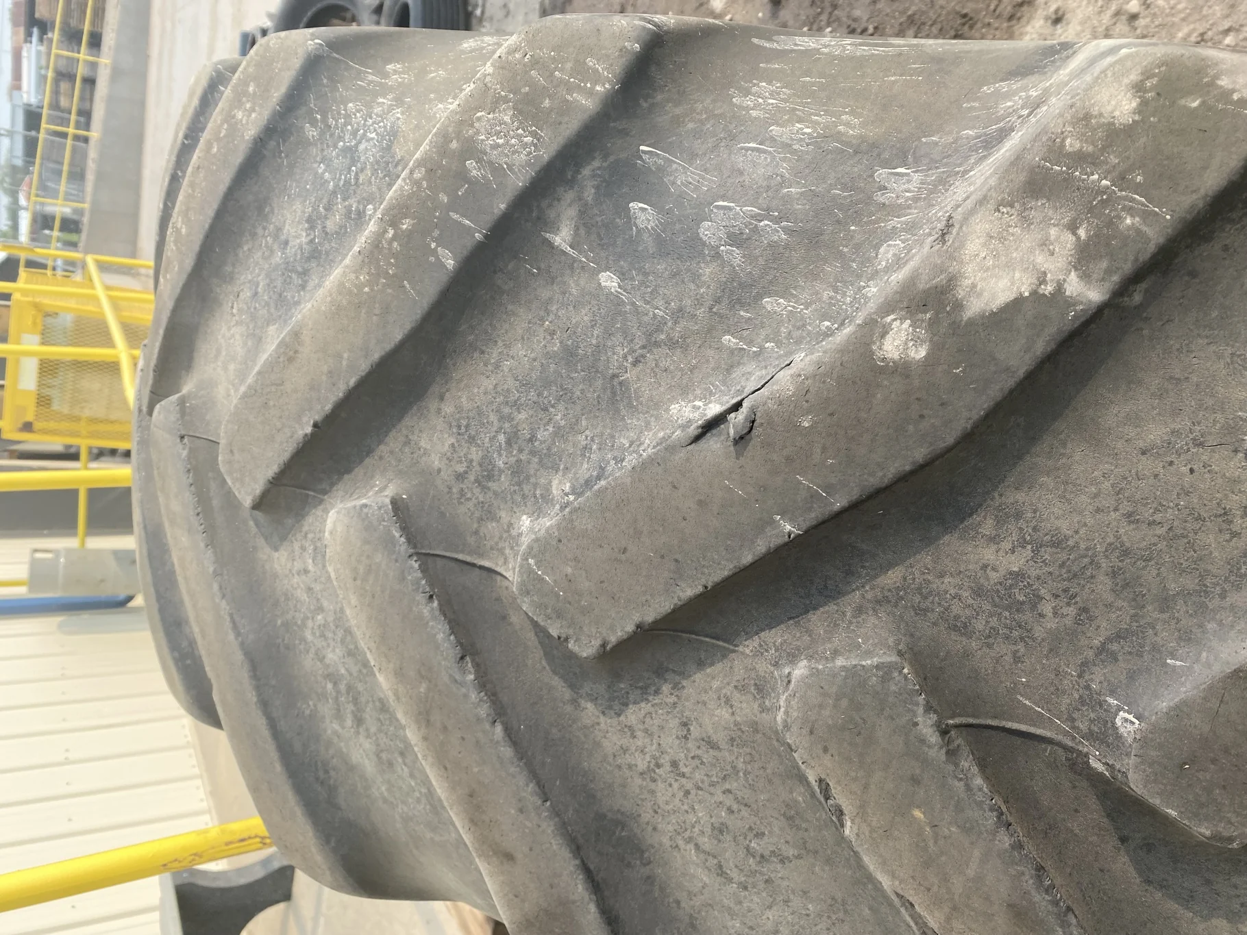 Used 25% 620/70R46 Goodyear Super Traction Radial  on 20 x 46 John Deere Stub Disc (Stubble, Lug Stu image 5