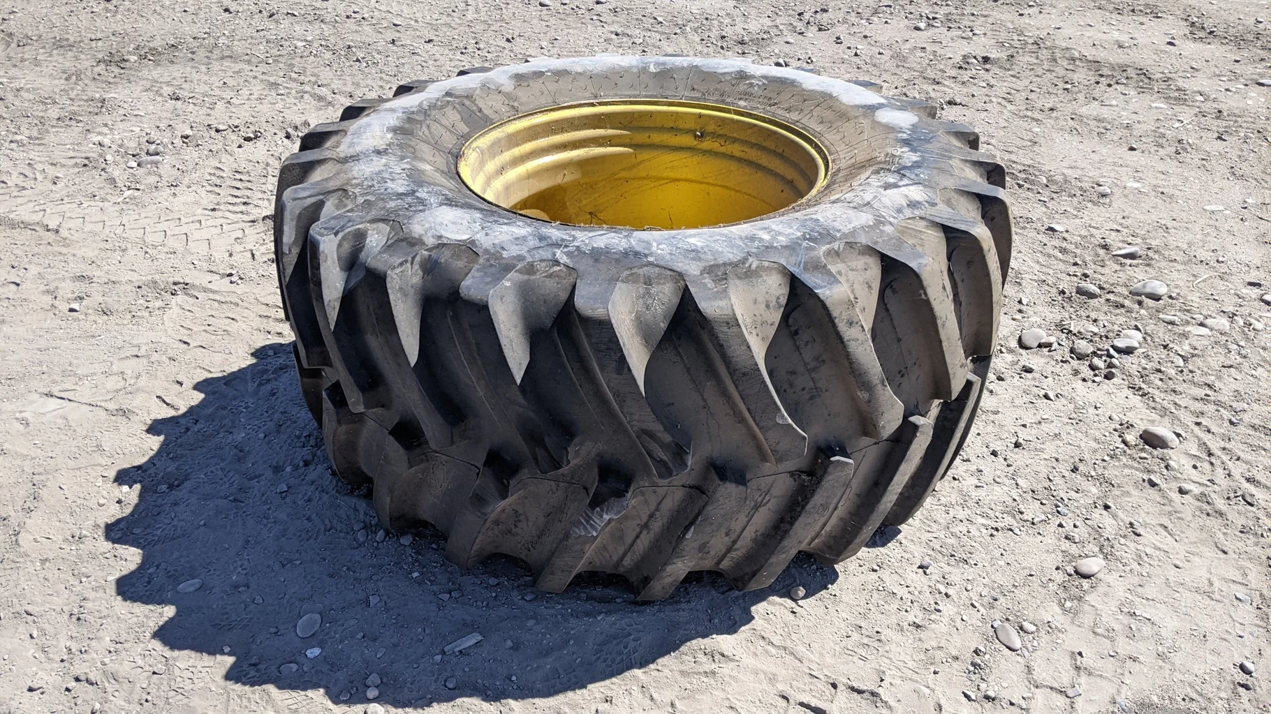 Used 800/70R38 173B Firestone RAD Deep Tread 23 R-1W TL 90-95% On 27 x 38 10B Dual Yellow Wheel