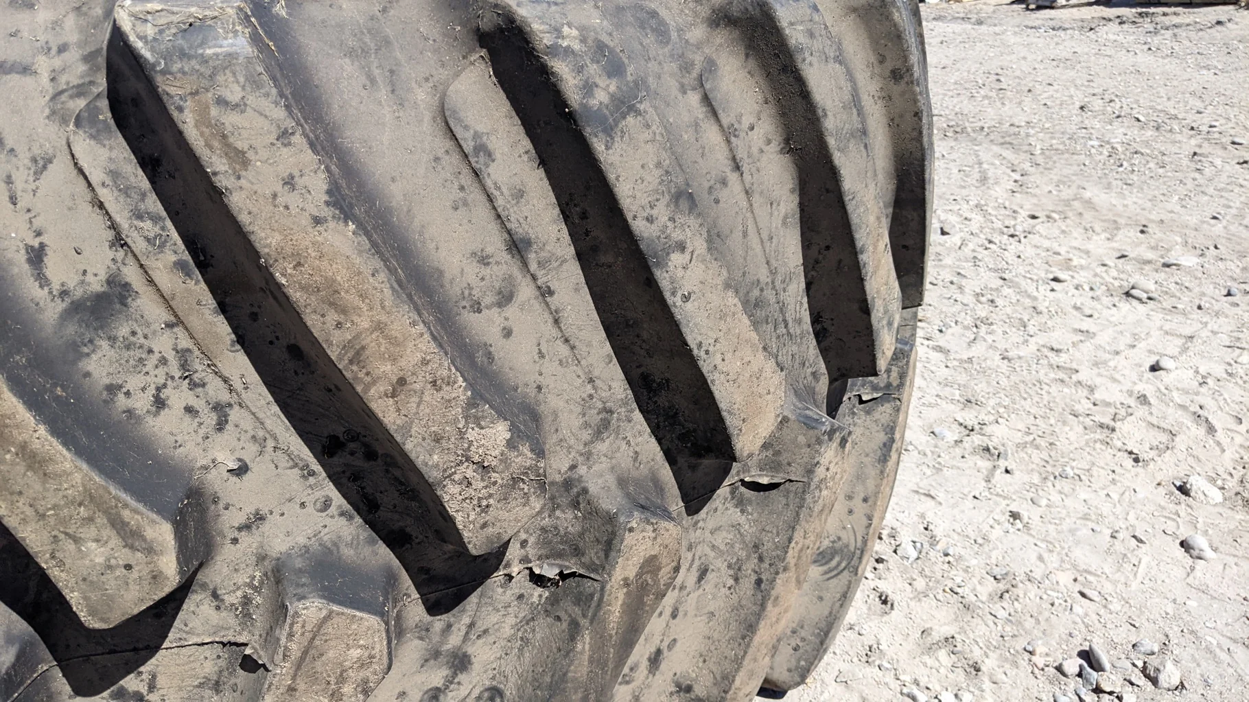 Used 800/70R38 173B Firestone RAD Deep Tread 23 R-1W TL 90-95% On 27 x 38 10B Dual Yellow Wheel image 2