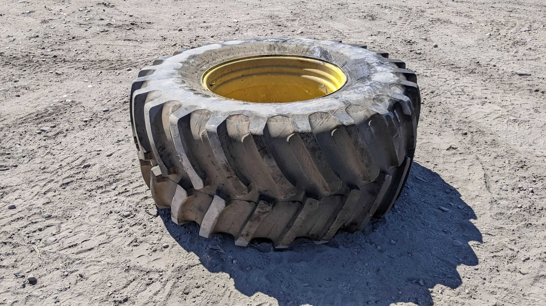 Used 800/70R38 173B Firestone RAD Deep Tread 23 R-1W TL 90-95% On 27 x 38 10B Dual Yellow Wheel image 3
