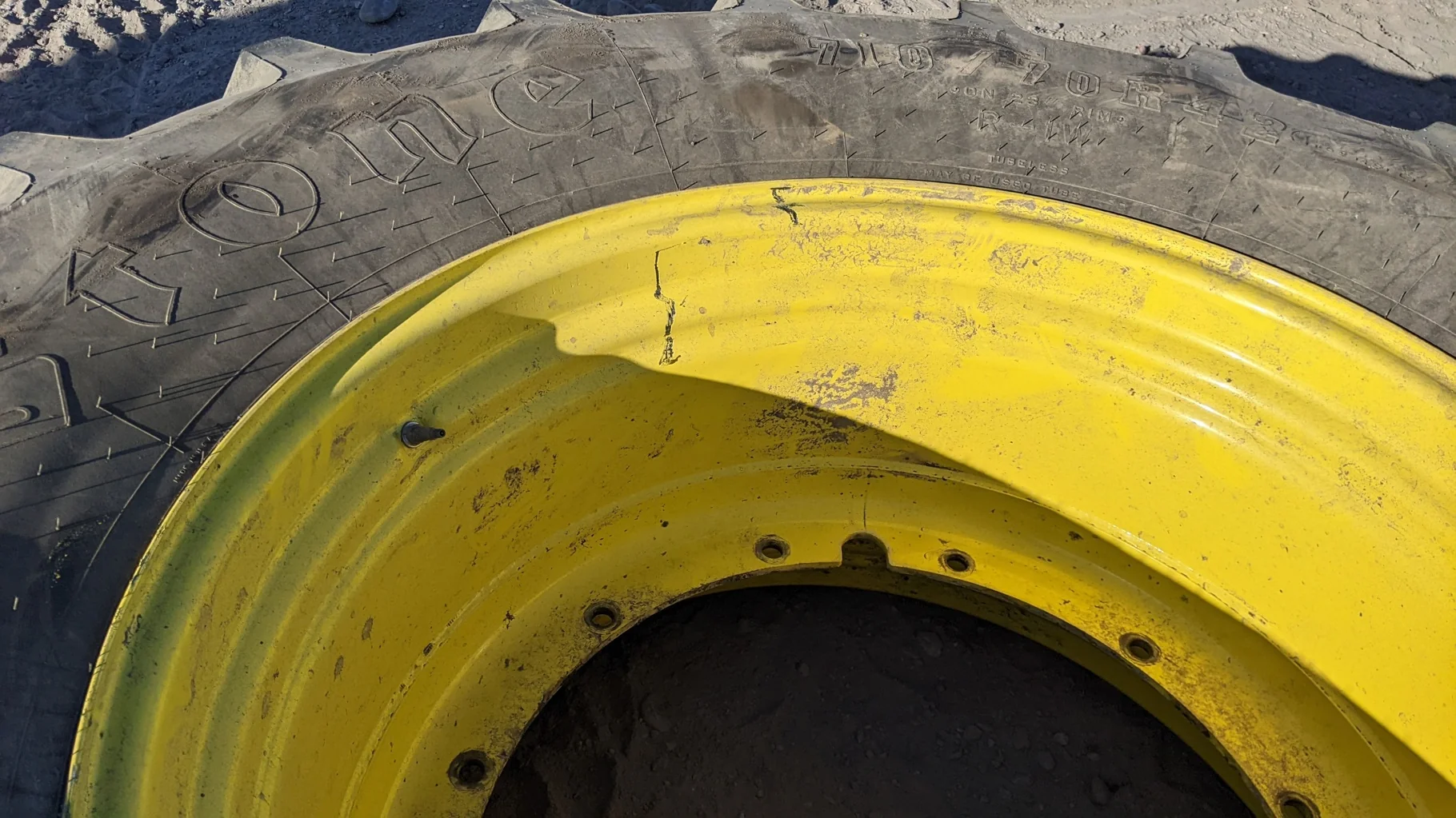 Used 87% 710/70R42 Firestone Maxi Traction R-1W 168DA8 TL on a 23 x 42 JD Yellow 12 Bolt (.945 image 5