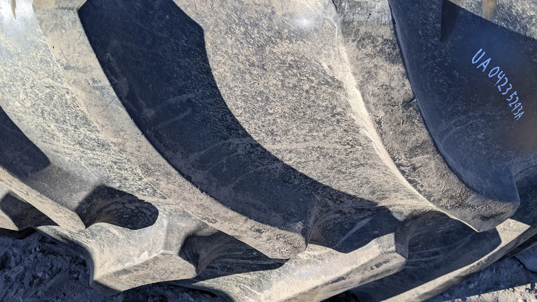 Used 87% 710/70R42 Firestone Maxi Traction R-1W 168DA8 TL on a 23 x 42 JD Yellow 12 Bolt (.945 image 6