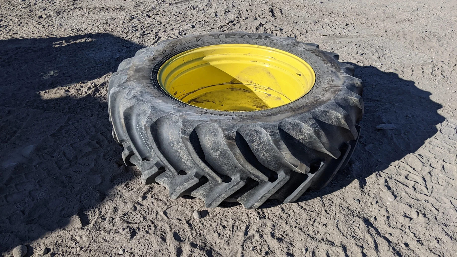 Used 87% 620/70R46 Goodyear Super Traction Radial DT820 R-1W 167B TL on 20 X 46 10-13.19-11.07 JD Ye
