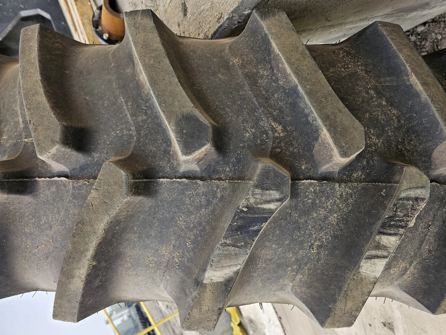 USED 95% 480/80R50 Firestone Radial Deep Tread 23 R-1W (159B) TL on a 15 X 50 JD Yellow 12 Bo image 3