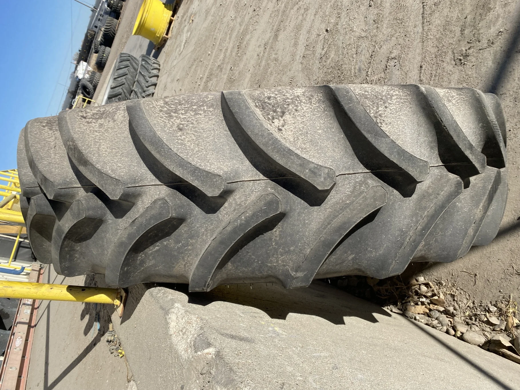 Take Off 420/85R34 Firestone Radial All Traction DT R-1W 147B TL on a 15 X 34 JD Yellow Waffle image 3