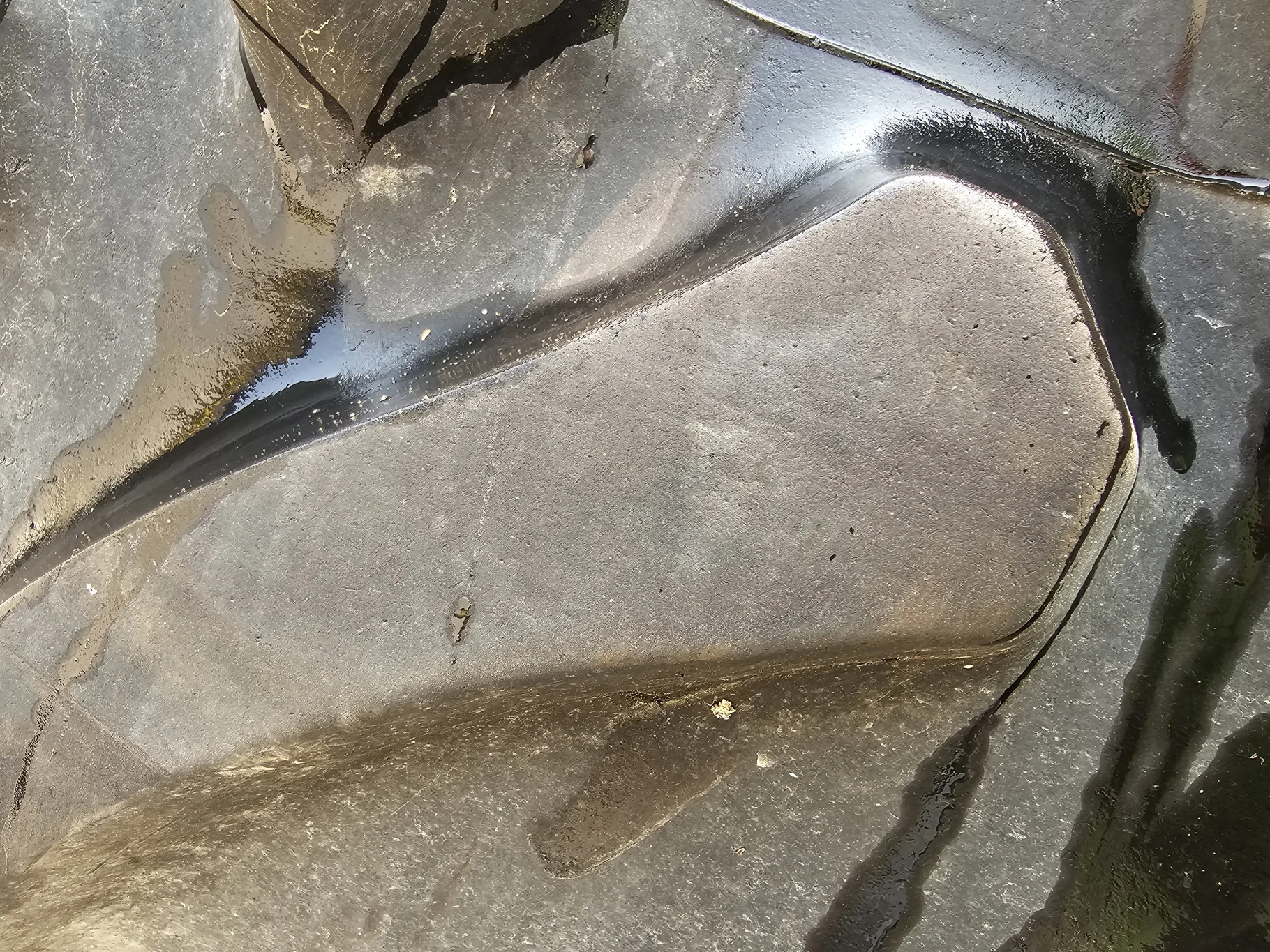 Used 85% 600/65R38 Firestone 9000 65 R-1W 153D TL on a 18 x 38 12-13.976 JD Yellow Sprayer image 4