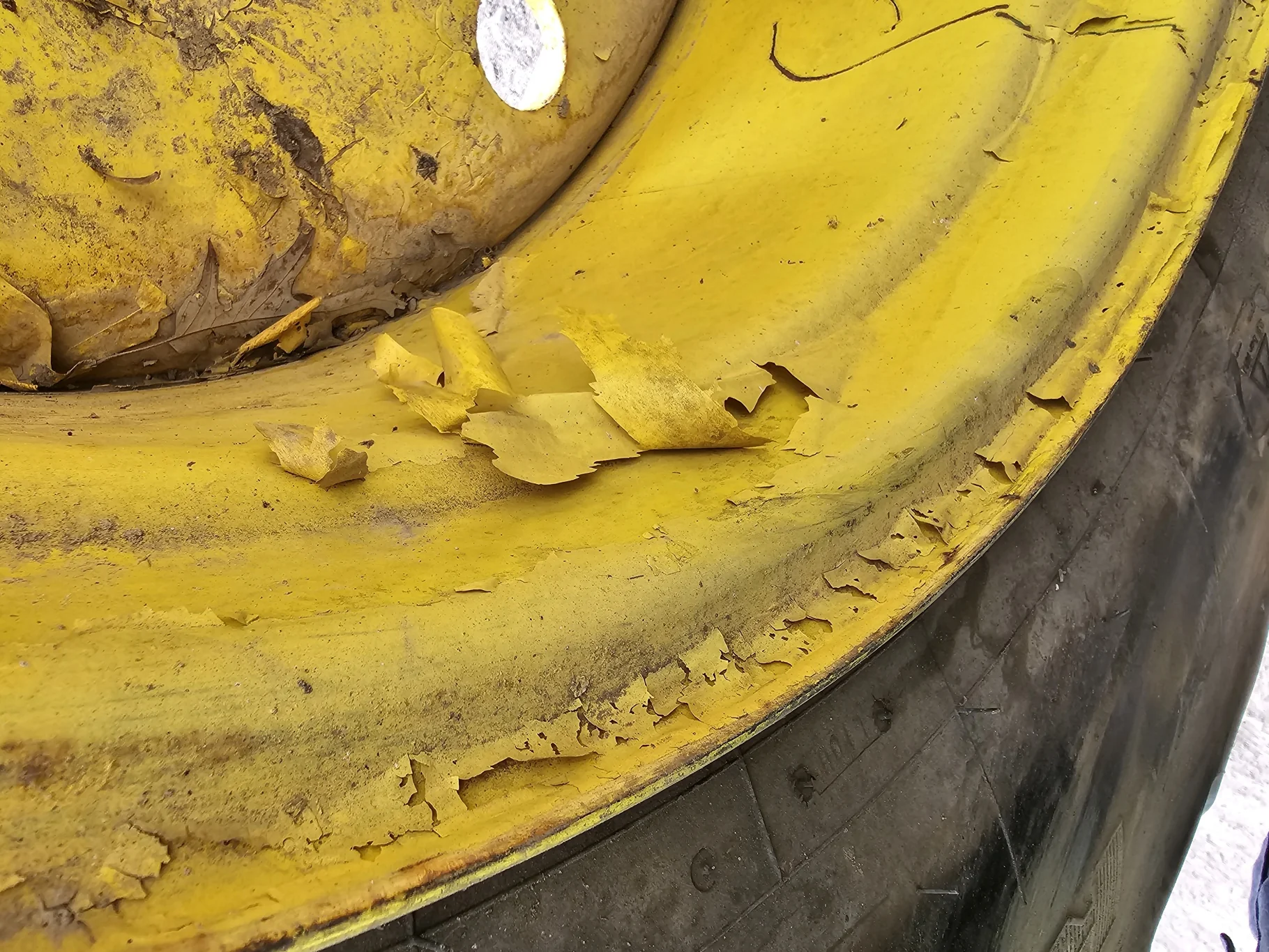 Used 85% 600/65R38 Firestone 9000 65 R-1W 153D TL on a 18 x 38 12-13.976 JD Yellow Sprayer image 7