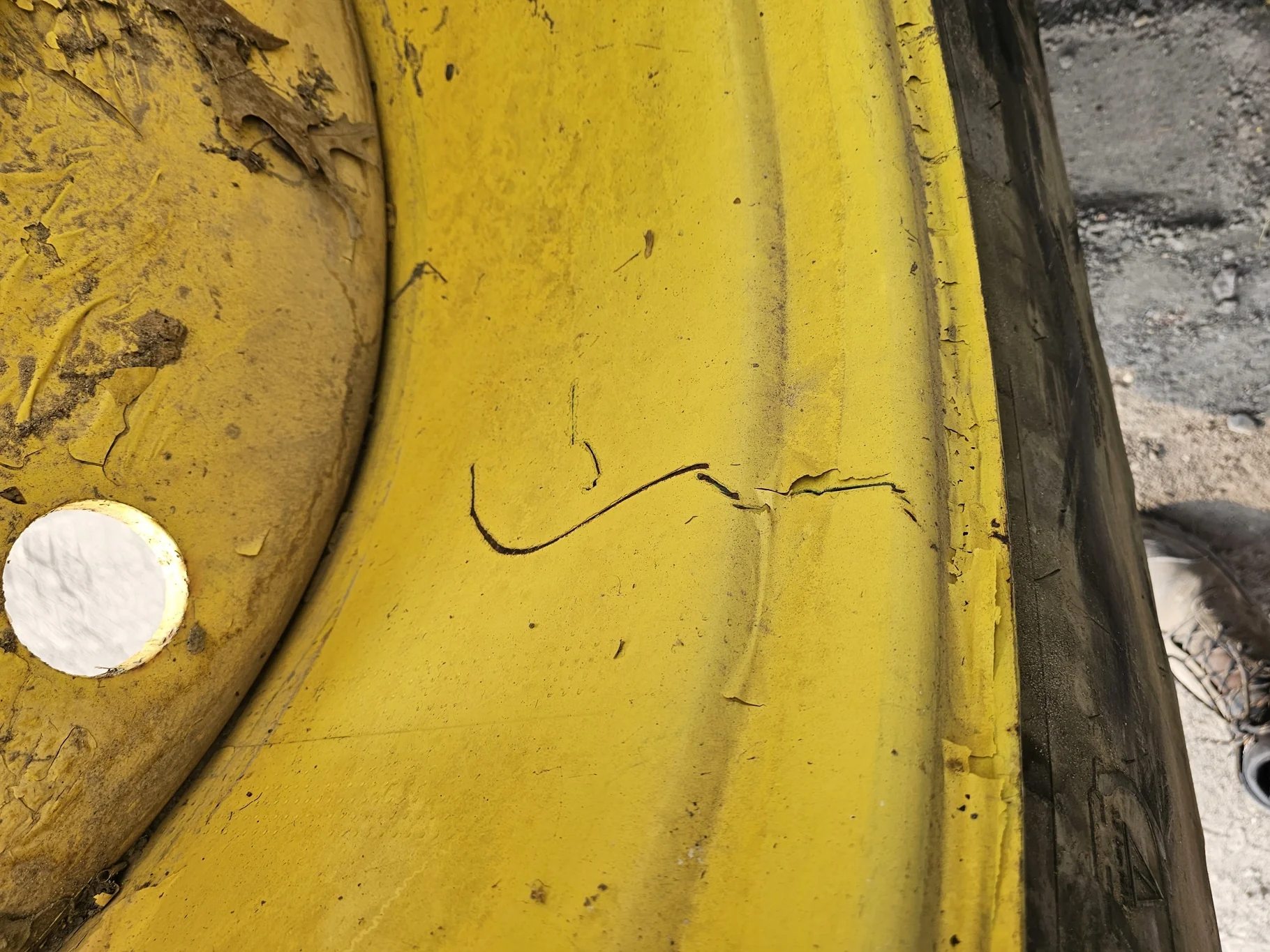 Used 85% 600/65R38 Firestone 9000 65 R-1W 153D TL on a 18 x 38 12-13.976 JD Yellow Sprayer image 8