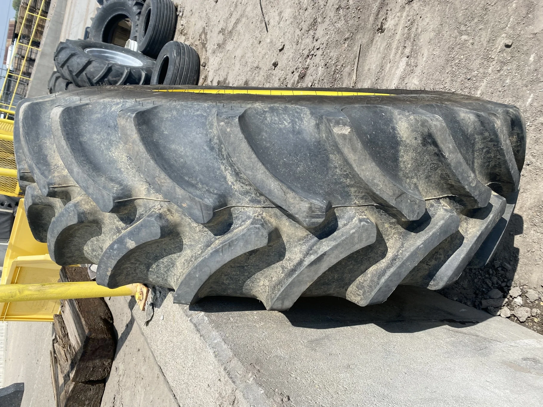 USED 98% 420/85R34 Firestone Radial All Traction DT R-1W 147B TL on a 15 X 34 JD Yellow Waffle image 3