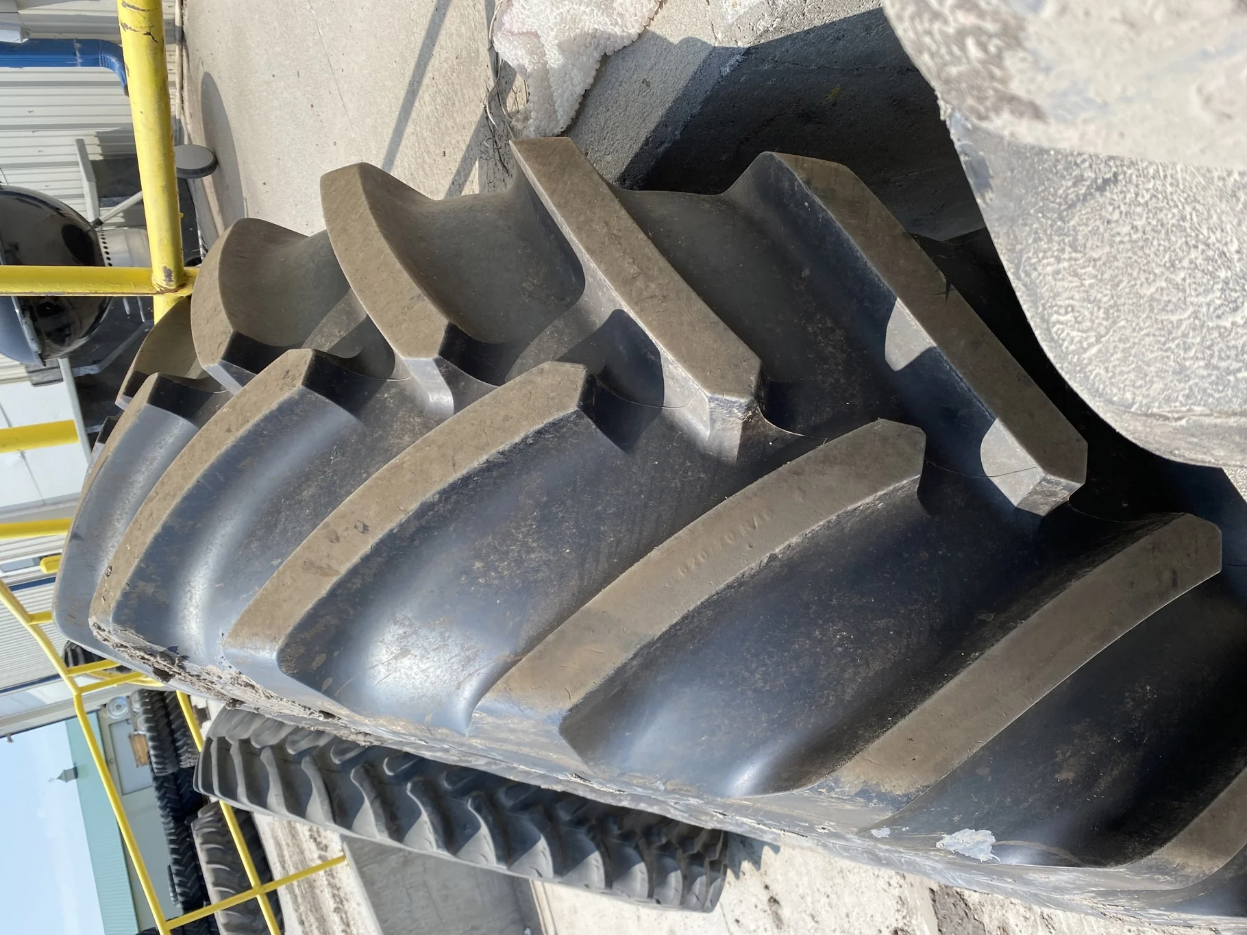 Used 98% 620/70R46 Michelin MACHXBIB (162D) TL on a 20 x 46 CIH 10H 1/2" Formed Dual Wheel 9.125" Of image 4