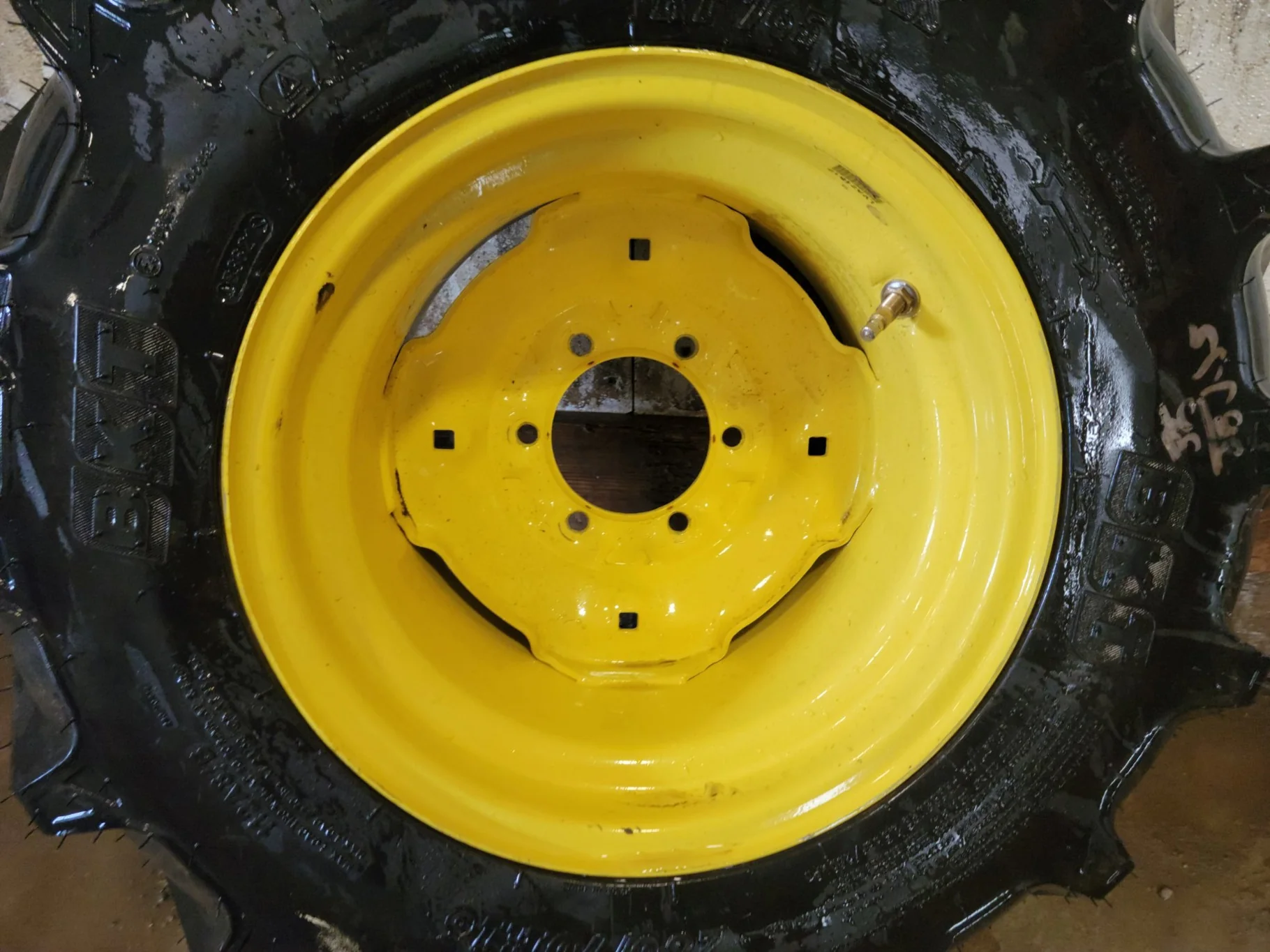 TAKE-OFF 280/70R16 BKT Agrimax RT-765 R-1 (112A8) TL on 10 X 16 John Deere Yellow 6 Bolt (.625) Impl
