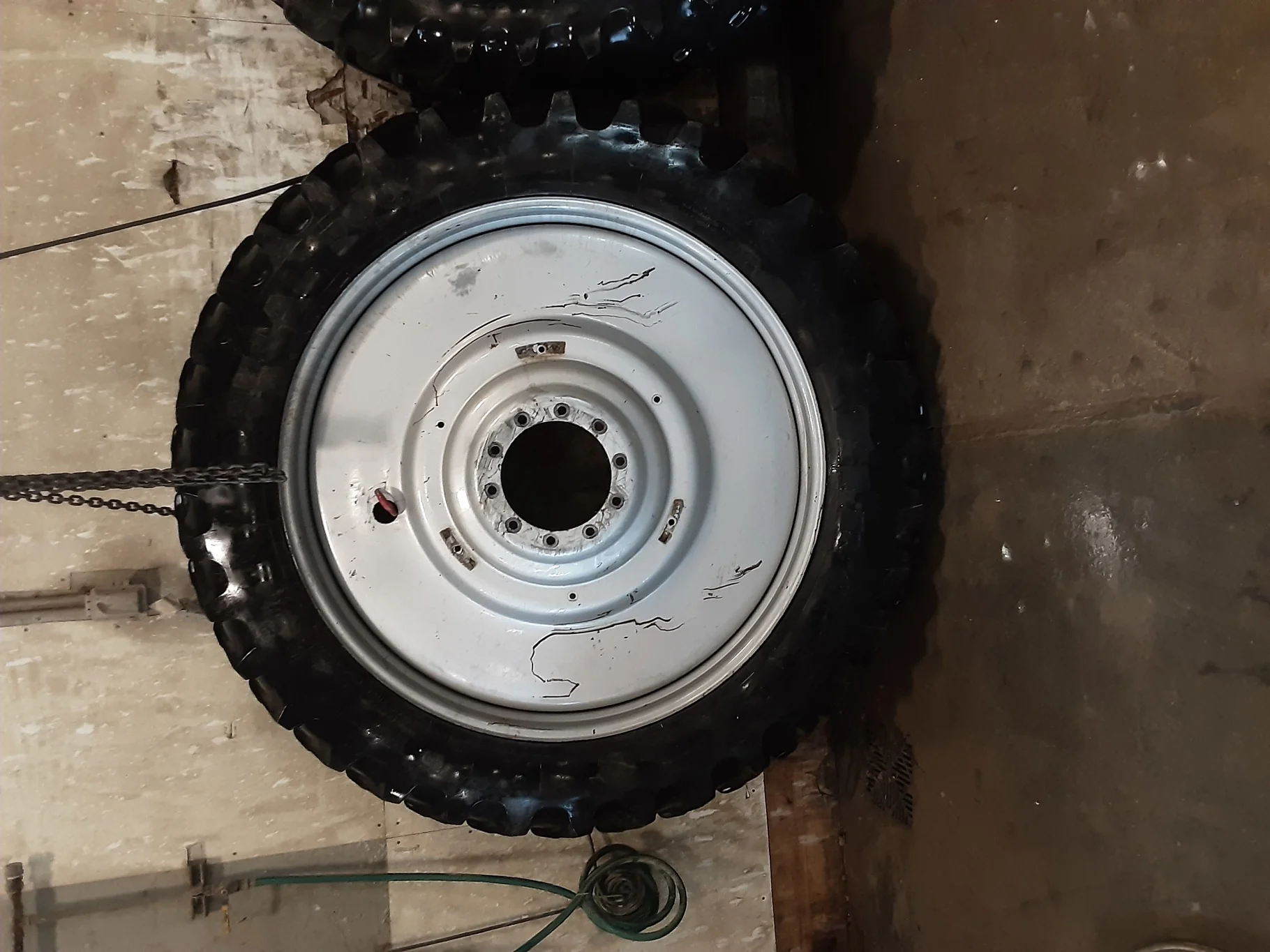 Used 70% 380/90R54 Firestone Radial 9000 R-1W 152B TL on a 12 x 54 CIH Silver 10 Bolt Dual Wheel (10