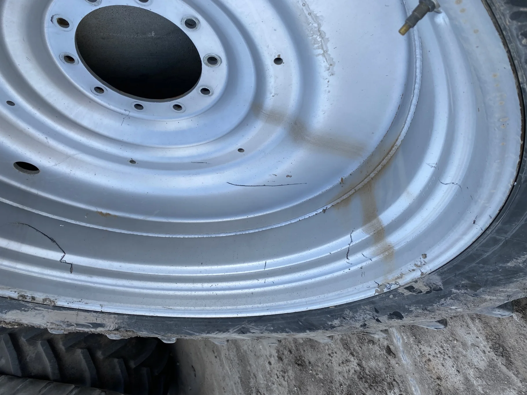 Used 65% 480/80R50 Firestone Radial Deep Tread 23 (159B) on 15 x 50 Case Silver 10 Bolt Dual Wheel image 3