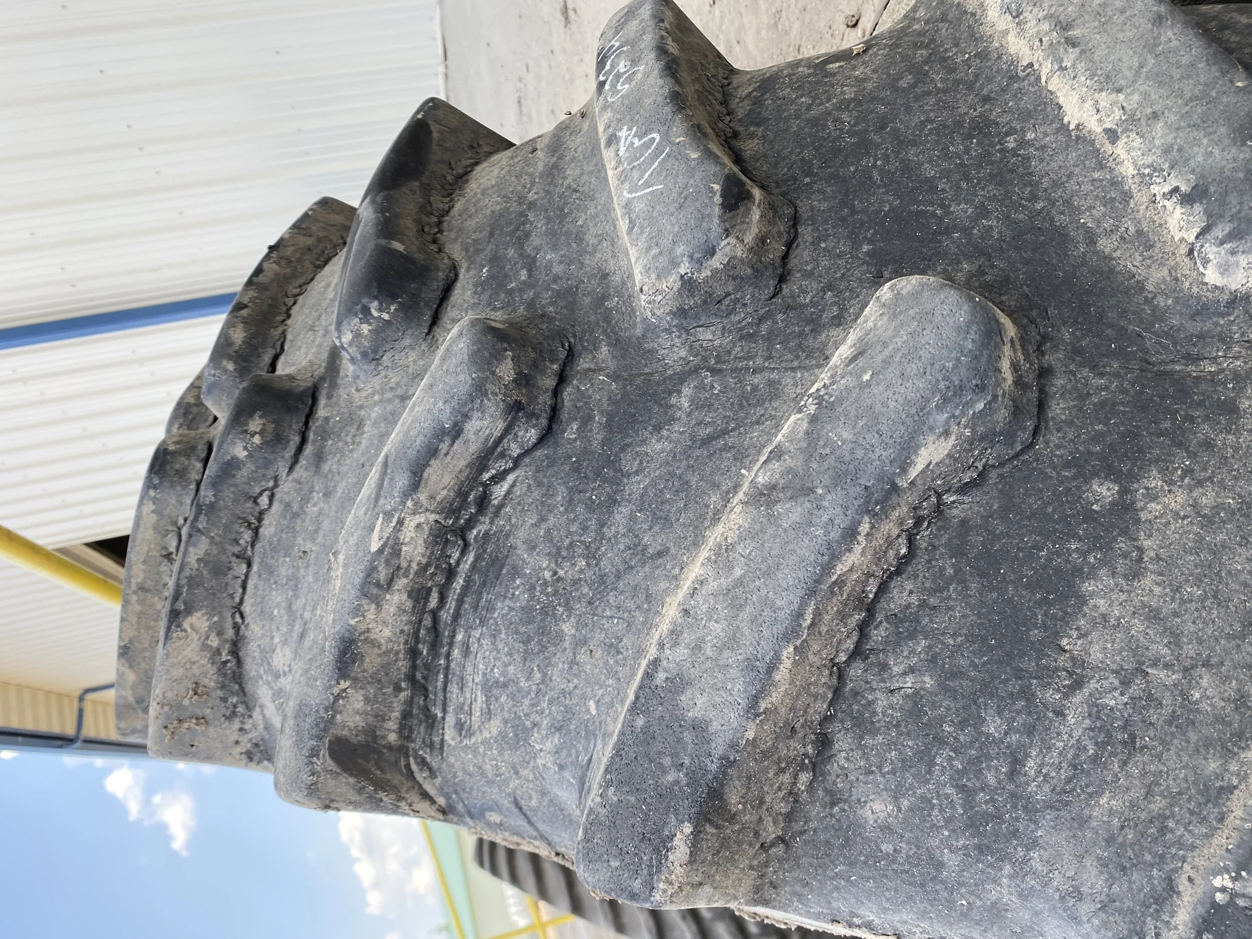 Used 65% 480/80R50 Firestone Radial Deep Tread 23 (159B) on 15 x 50 Case Silver 10 Bolt Dual Wheel image 5
