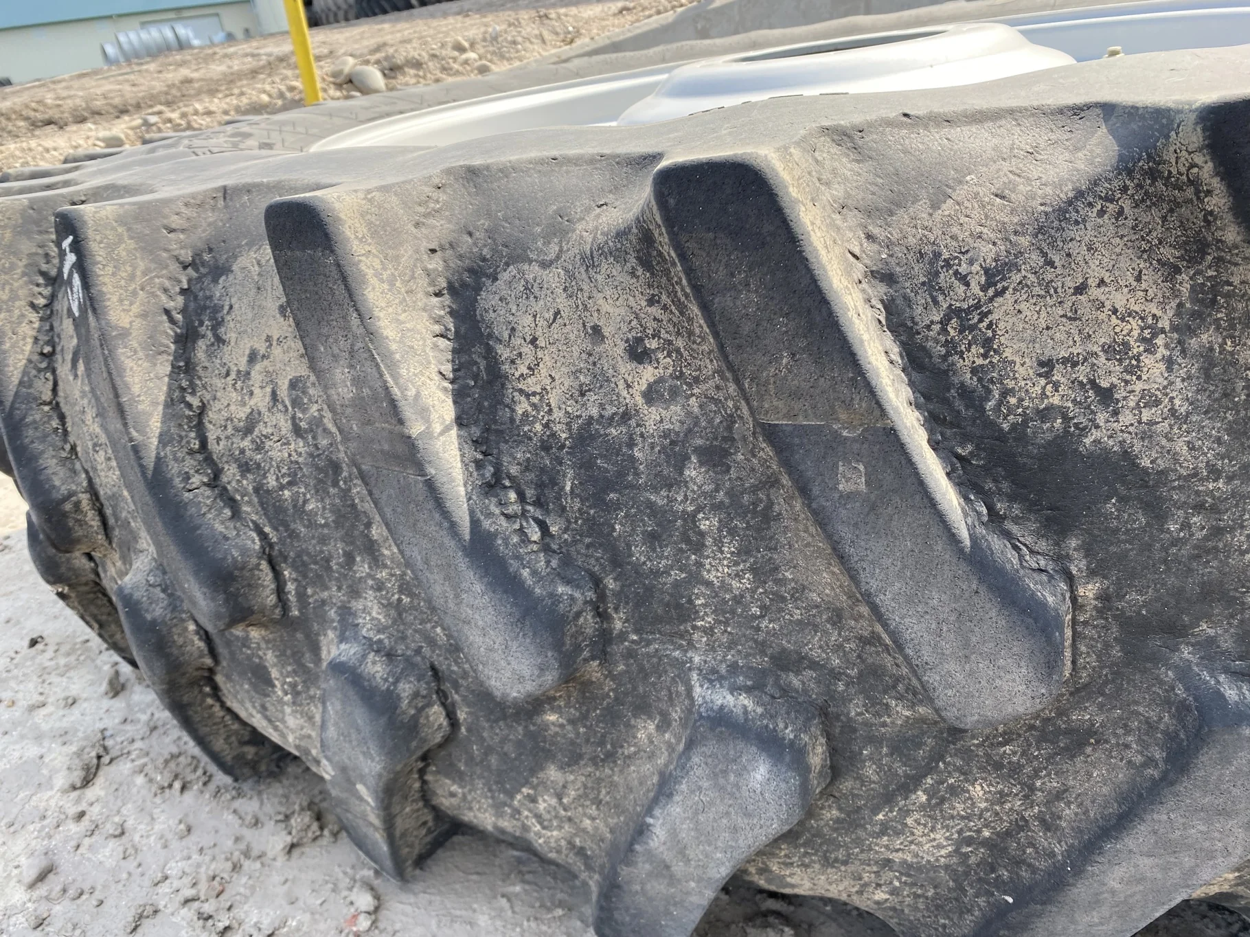 Used 65% 480/80R50 Firestone Radial Deep Tread 23 (159B) on 15 x 50 Case Silver 10 Bolt Dual Wheel image 9