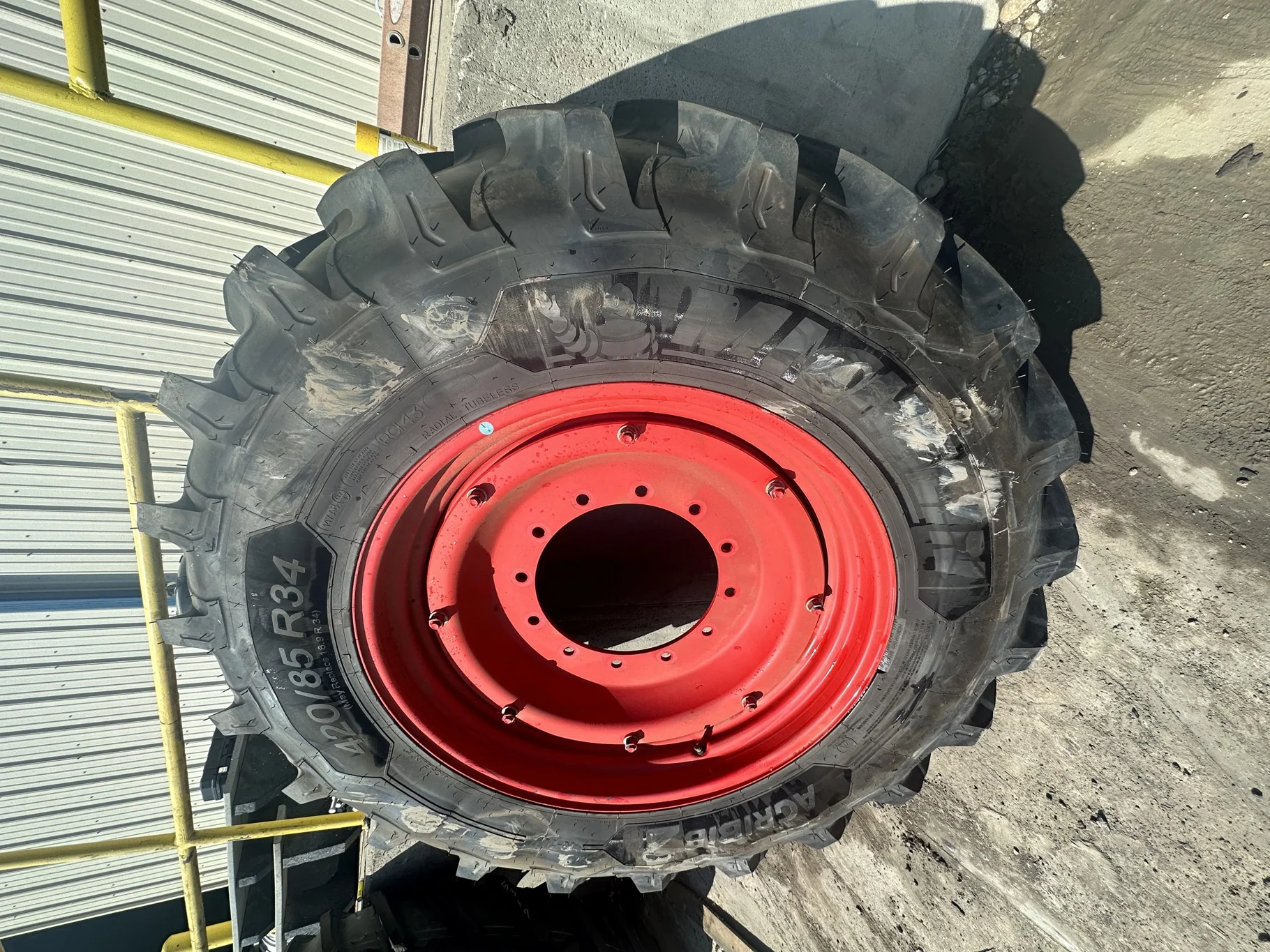 Take Off 420/85R34 (16.9R34) Michelin AgriBib 2 R-1W (147A8/147B) TL on a 14 X 34 Fendt Red 12 Bolt