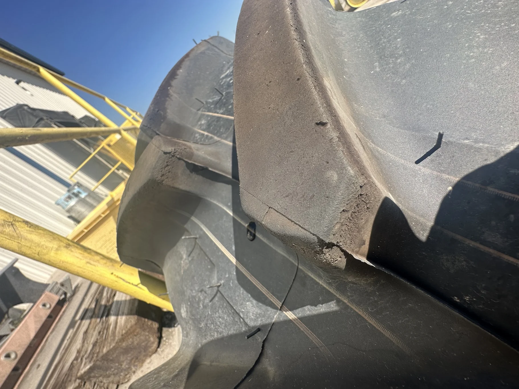 Take Off 420/85R34 (16.9R34) Michelin AgriBib 2 R-1W (147A8/147B) TL on a 14 X 34 Fendt Red 12 Bolt image 5