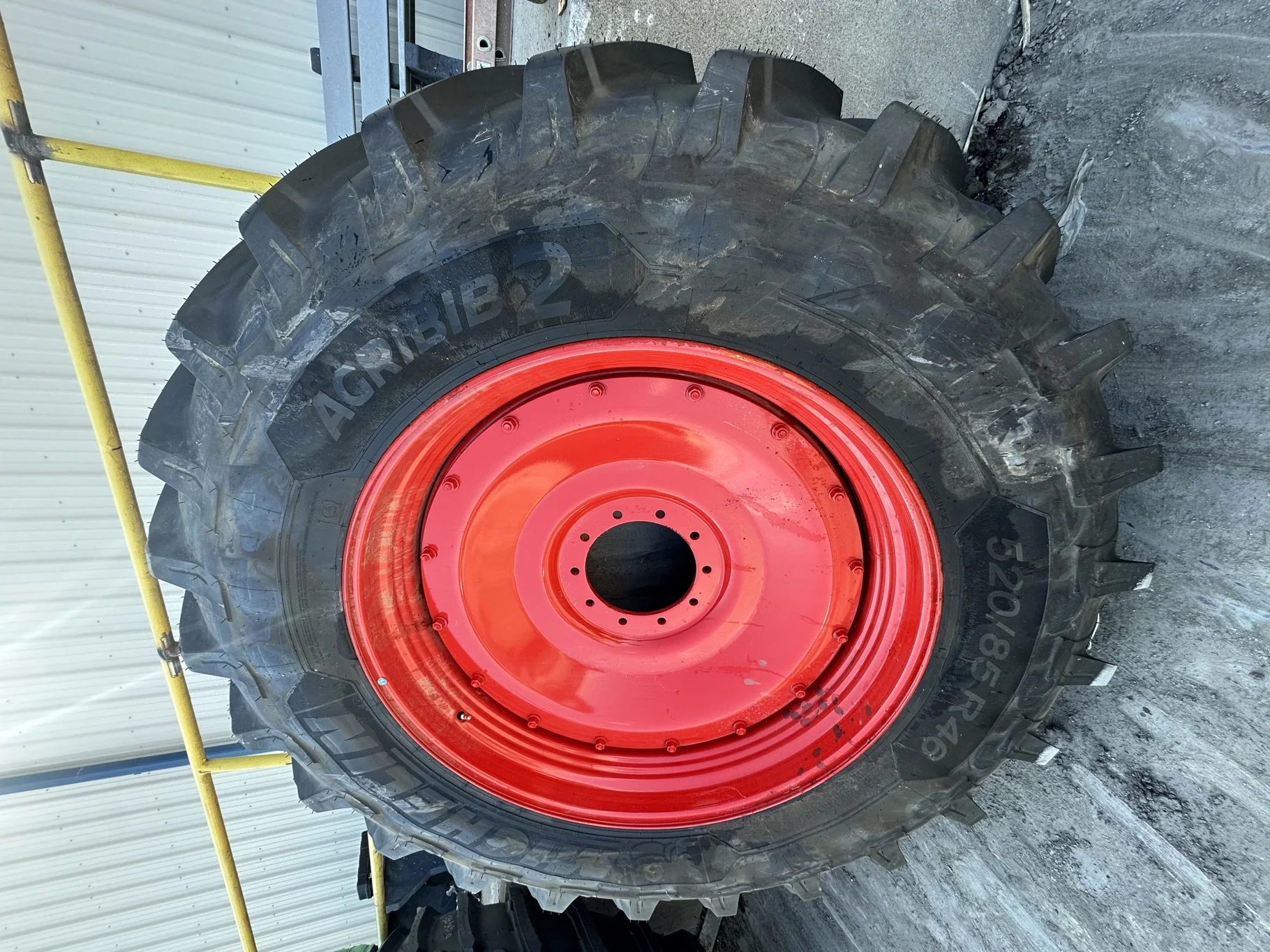 Take Off 520/85R46 Michelin AgriBib 2 R-1W (164B) TL on a 15 X 50 Fendt Red 10 Bolt Center (10-13.18