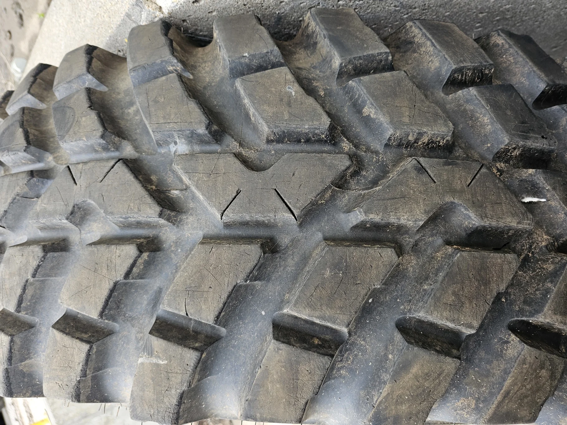 Used 90% 440/80R28 Nokian TRI-2 Steel Belted (156A8/151D) TL on a 15 x 28 10-13.19-11.07 Fendt Red image 3