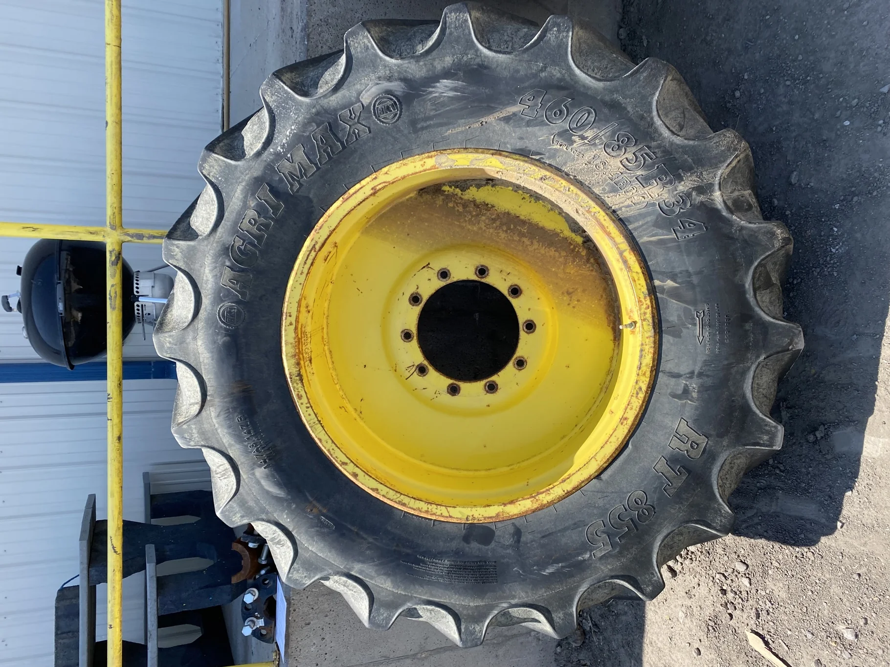 Used 60% 460/85R34 (18.4R34) BKT Agrimax RT 855 R-1W (147A8/B) TL on a 16 x 34 JD Yellow 10 Bo