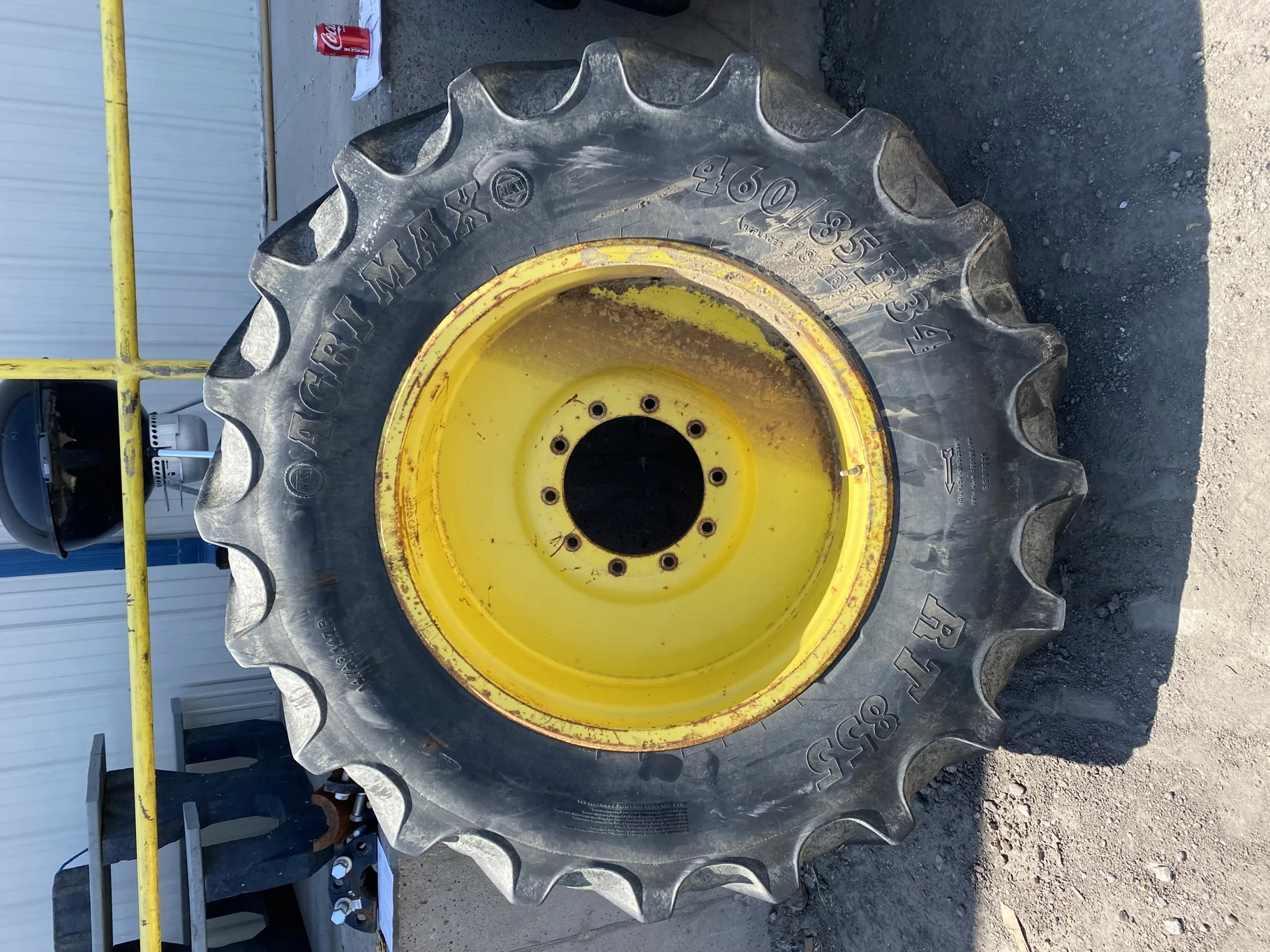 Used 60% 460/85R34 (18.4R34) BKT Agrimax RT 855 R-1W (147A8/B) TL on a 16 x 34 JD Yellow 10 Bo image 3